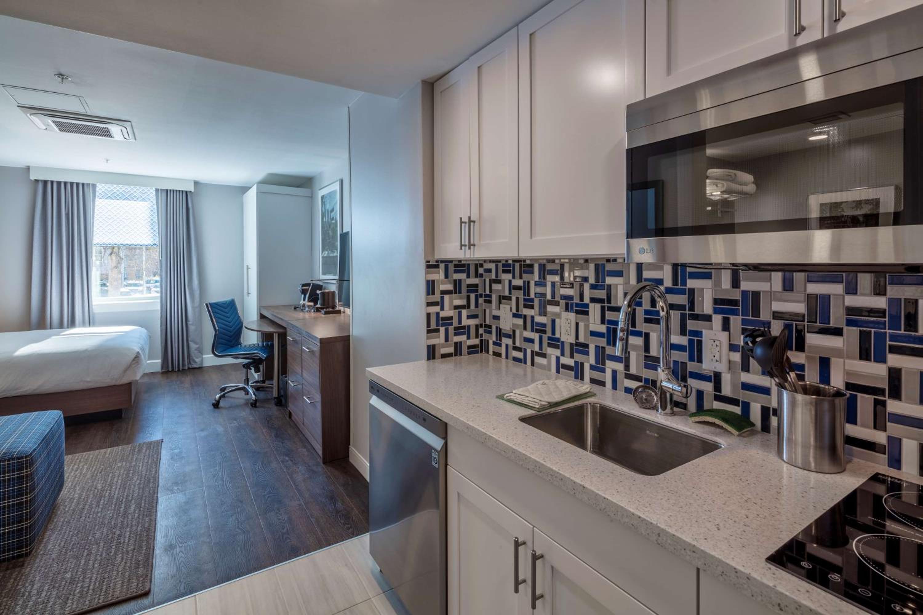 Queen Room with Sofa