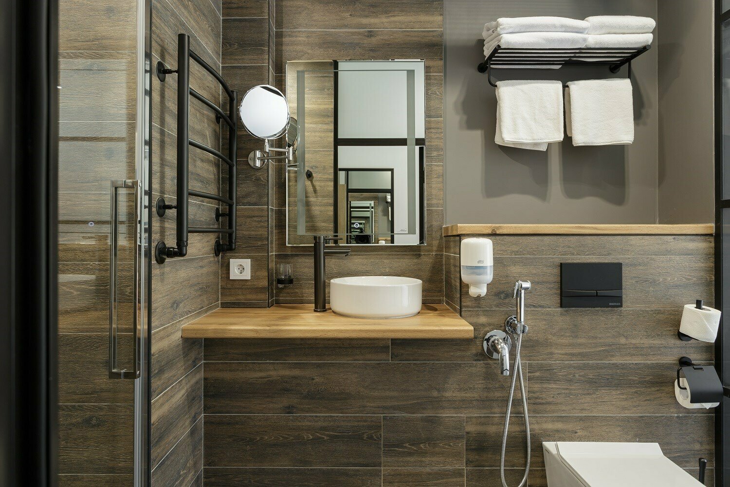 Superior (1 большая кровать, душ)