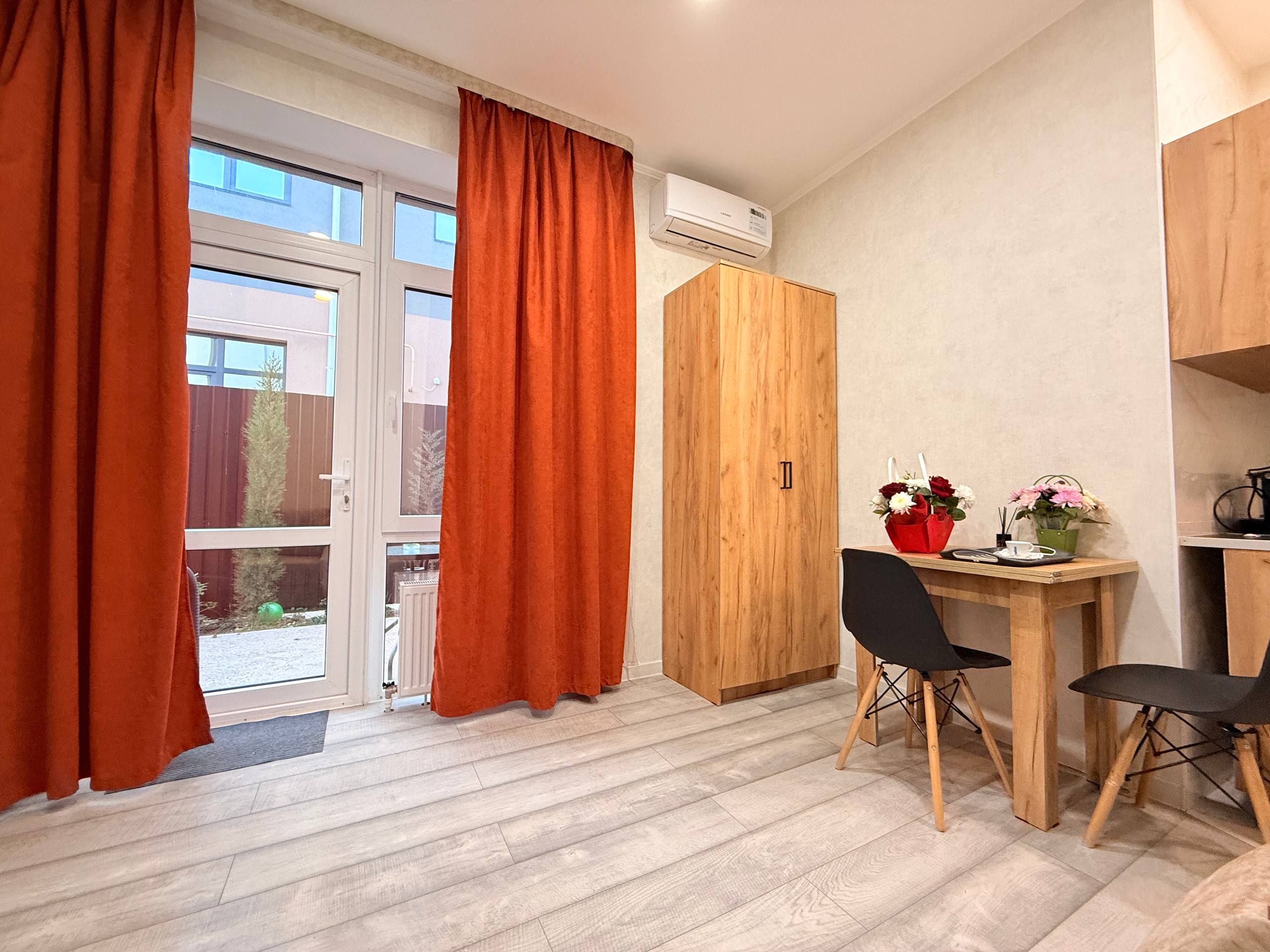 Номер-студия с видом на сад