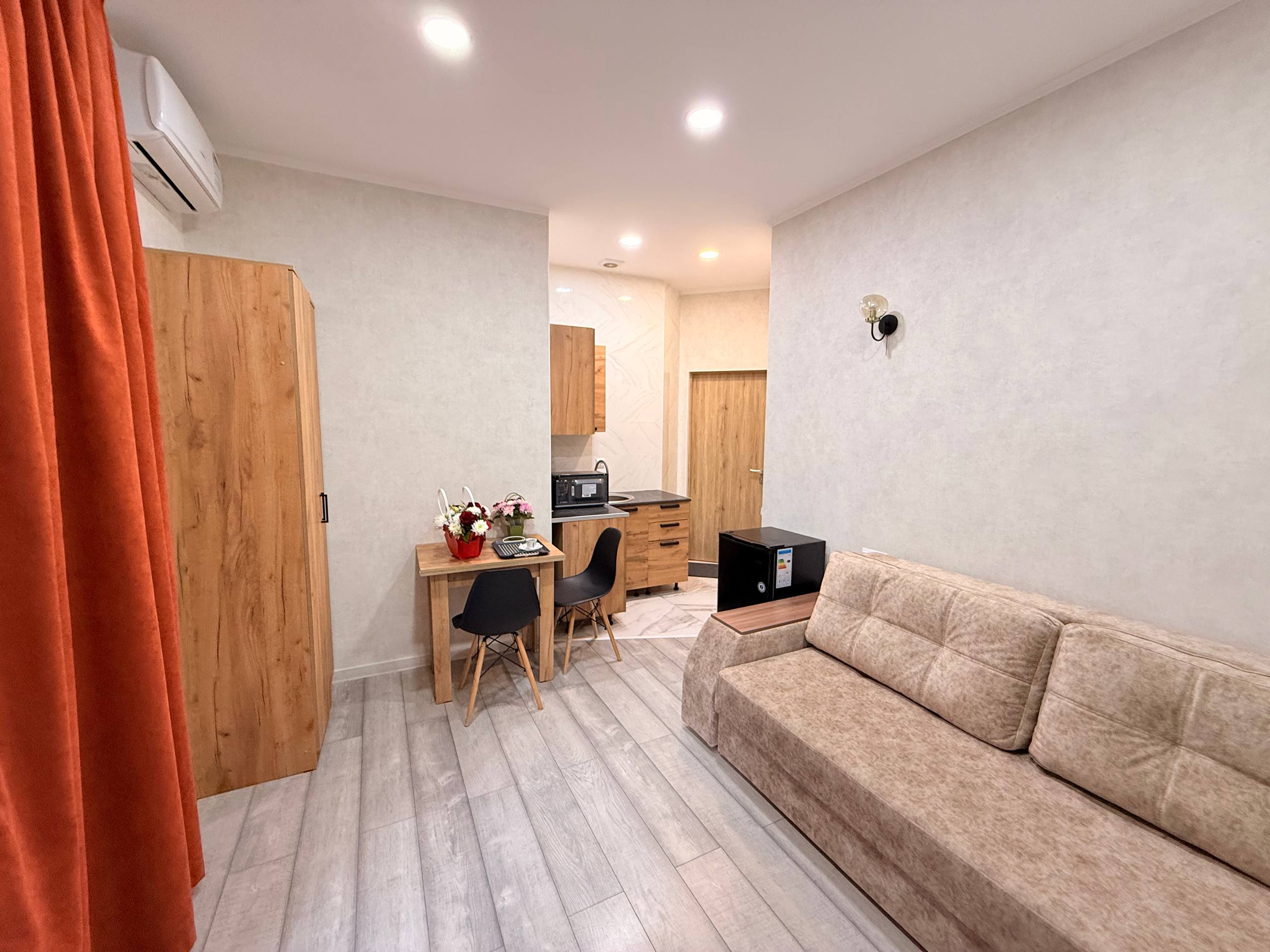 Номер-студия с видом на сад