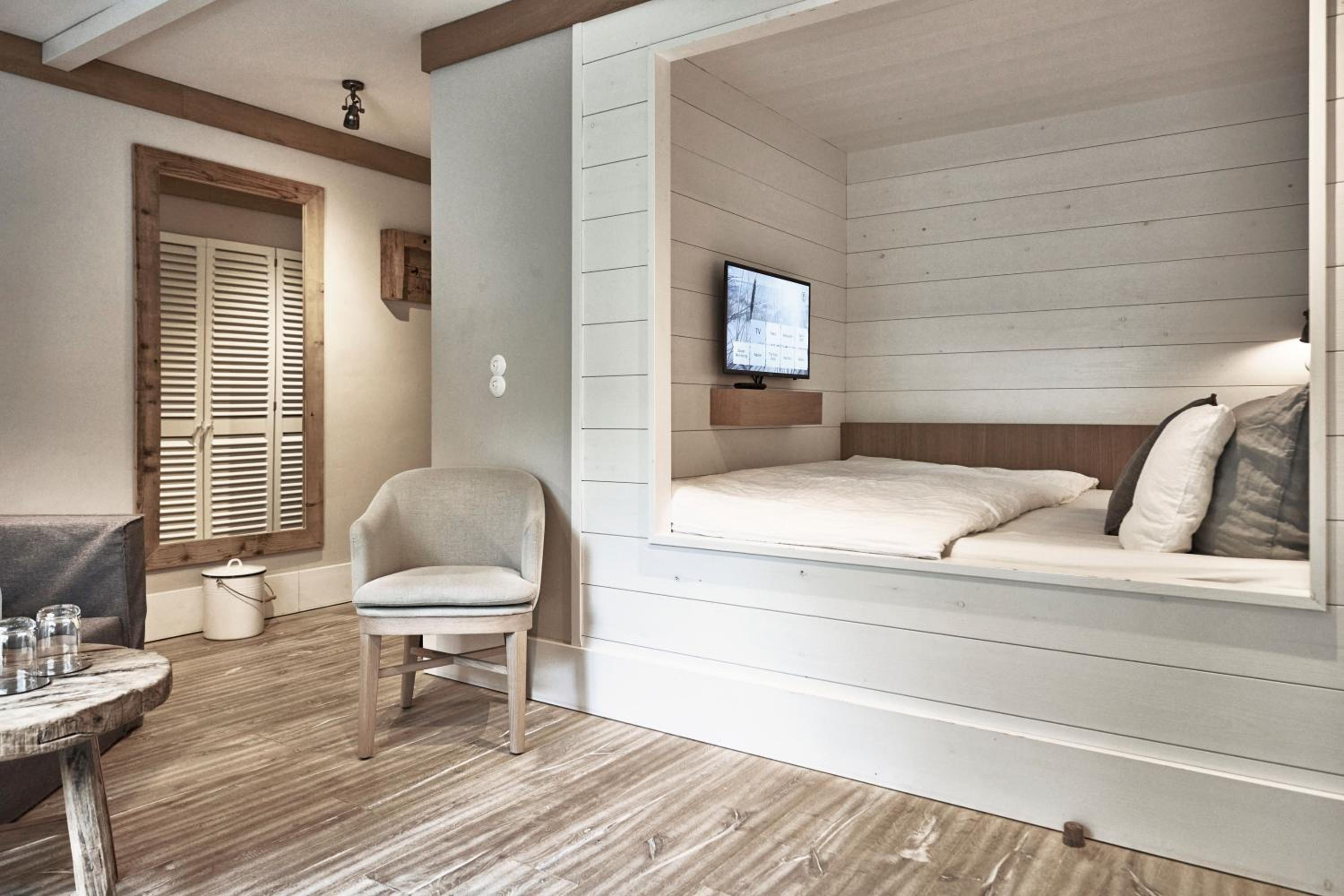 Classic room, partly with alcove bed