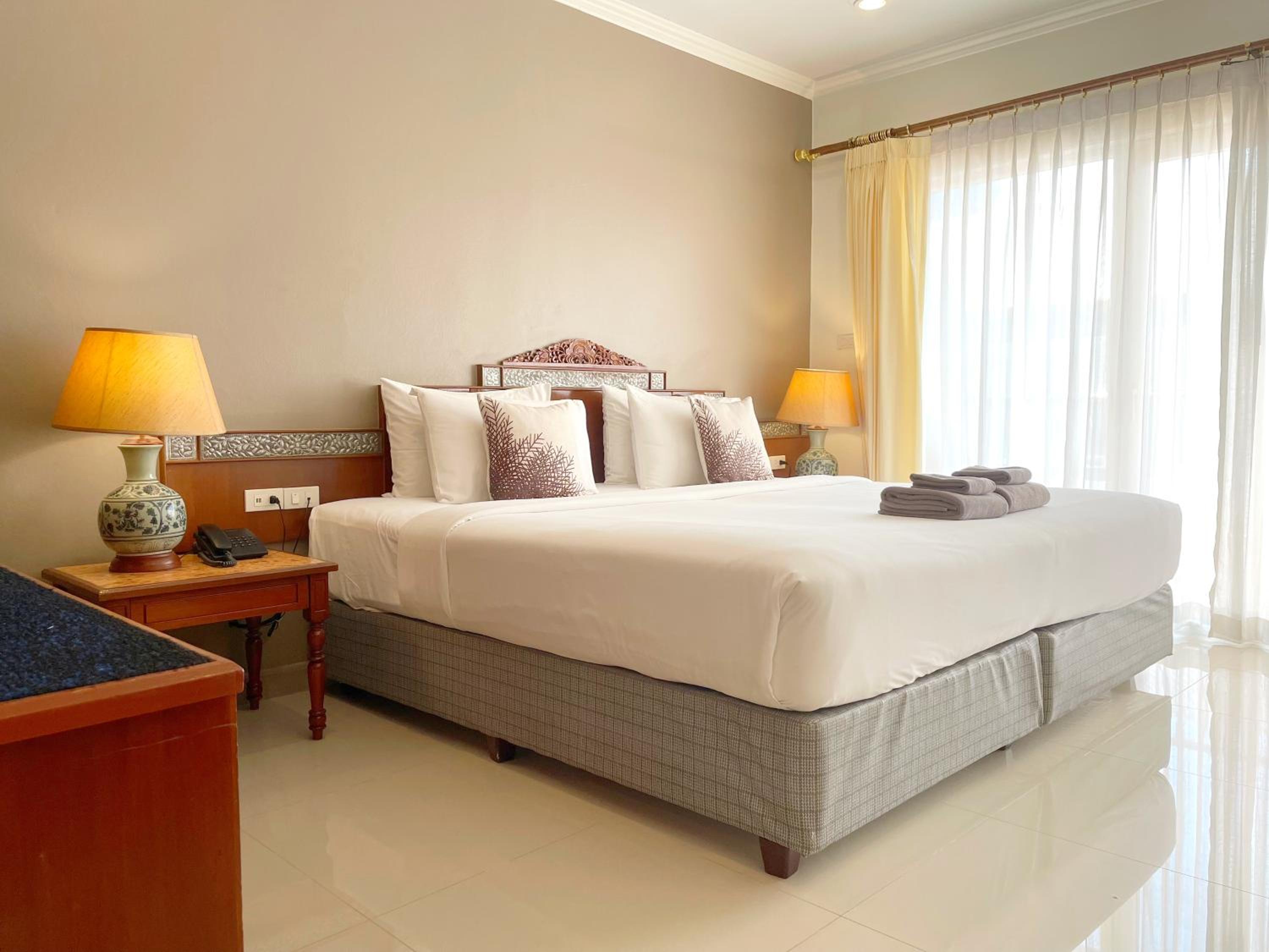 Deluxe Double Room with Balcony