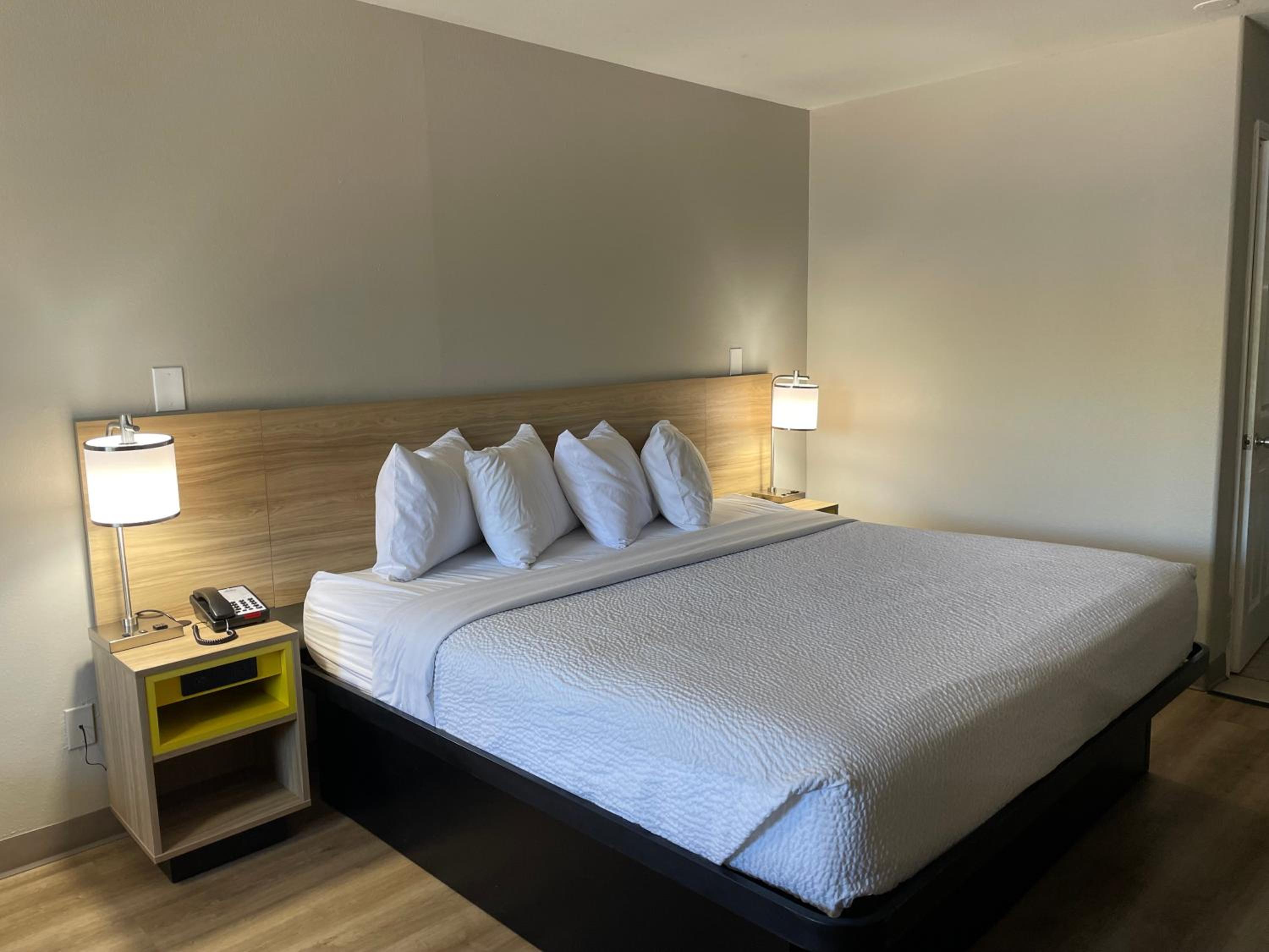 King Room- Non-Smoking