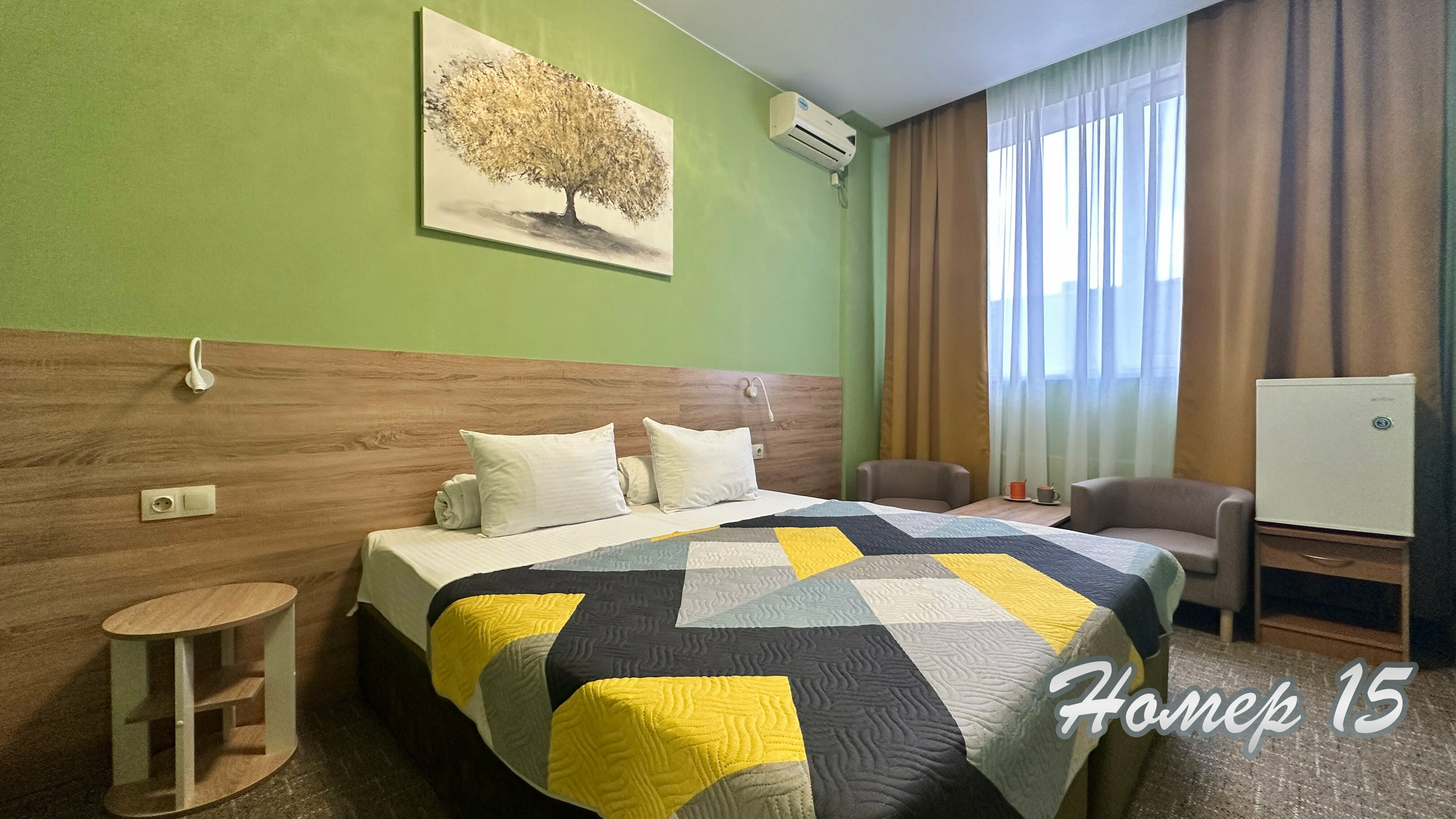 Улучшенный номер с кроватью размера «queen-size»