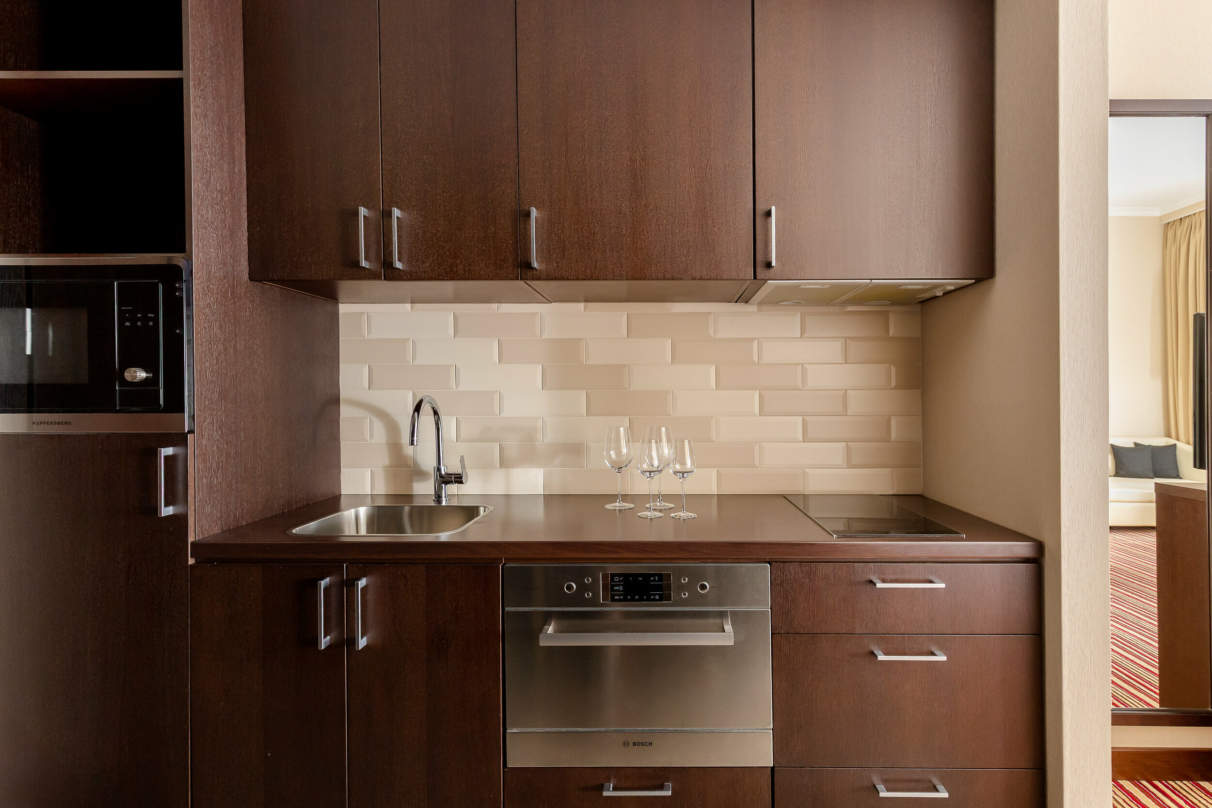 Номер-студия с кроватью размера "king-size" и диван-кроватью