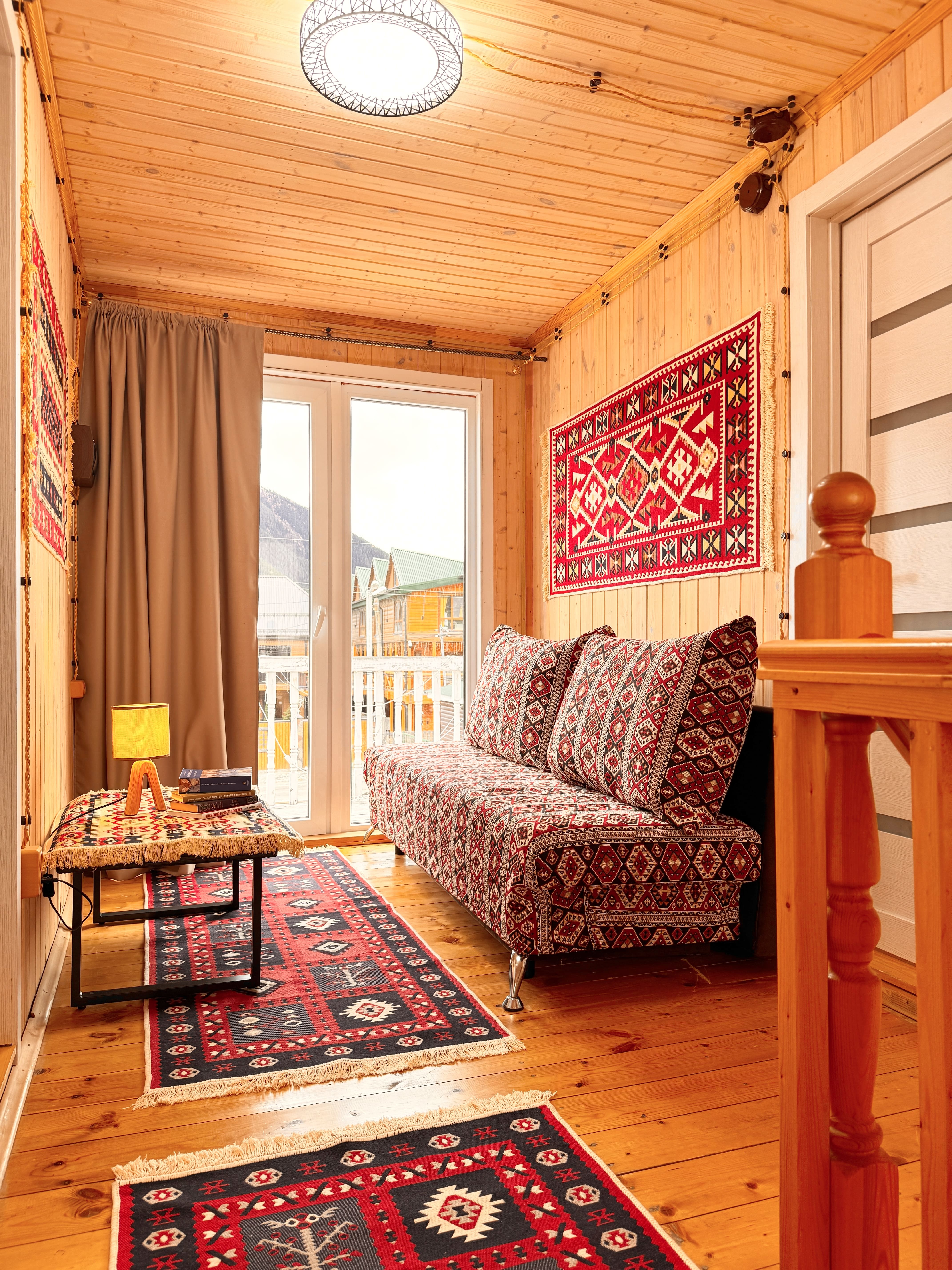 Двухэтажный дом с кухней |на территории гостевого дома