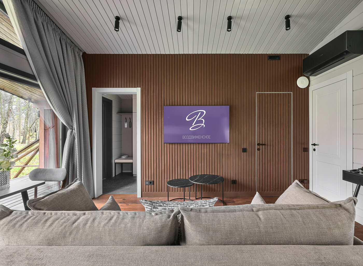 Коттедж с видом на лес