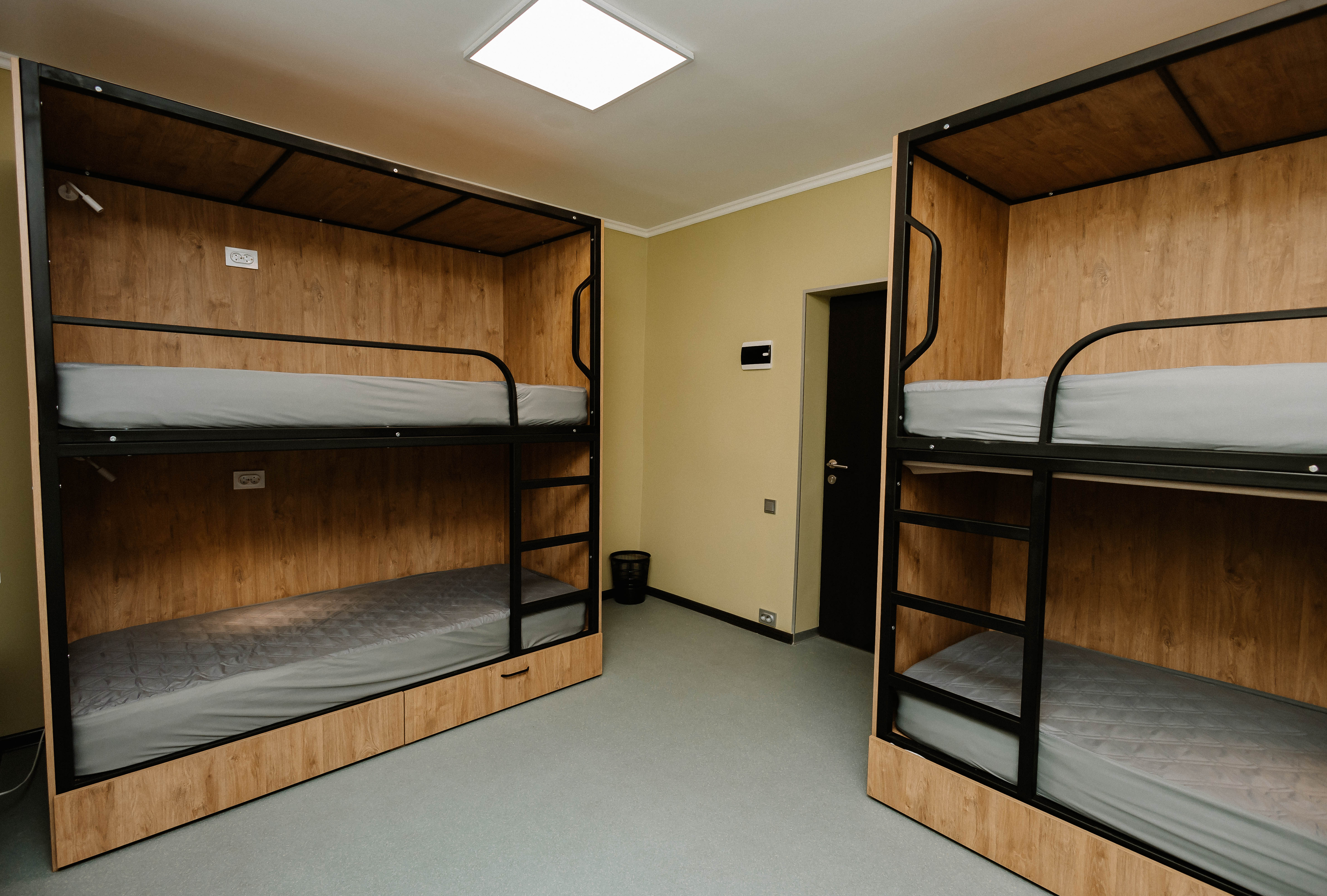 Общий номер для мужчин с 6 кроватями