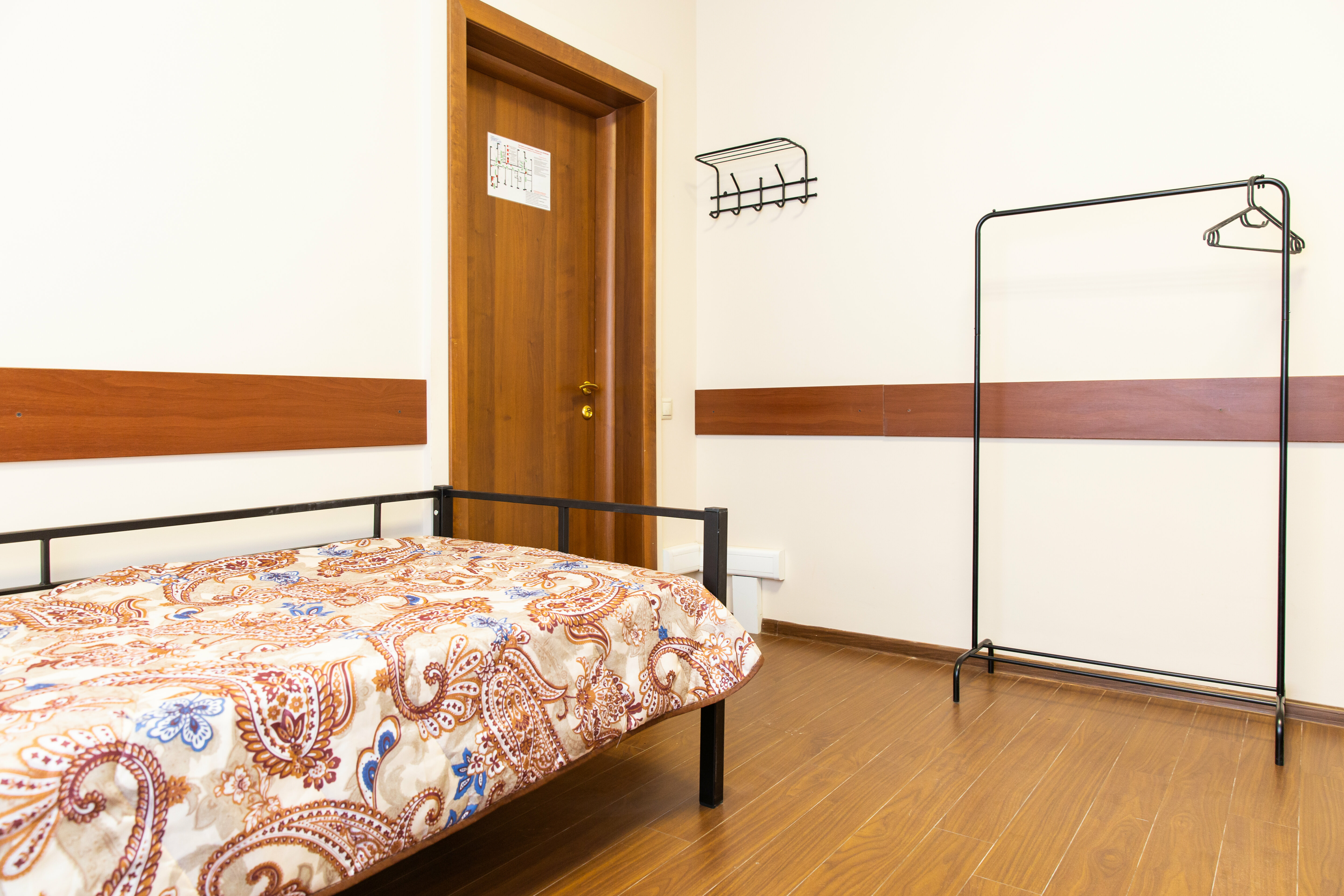 Трехместный номер с общей ванной комнатой