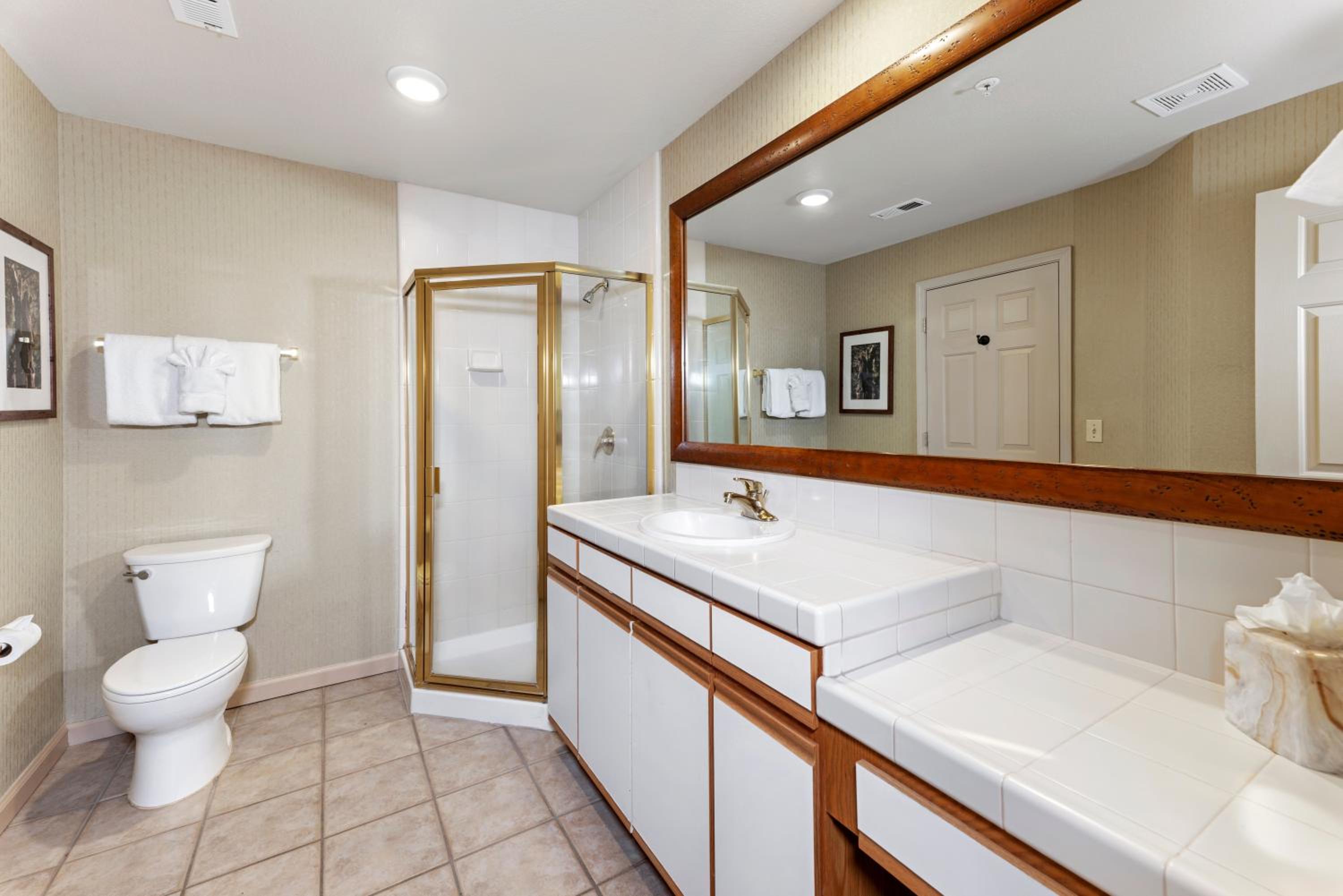 Crest Point One-Bedroom Villa with King Bed 