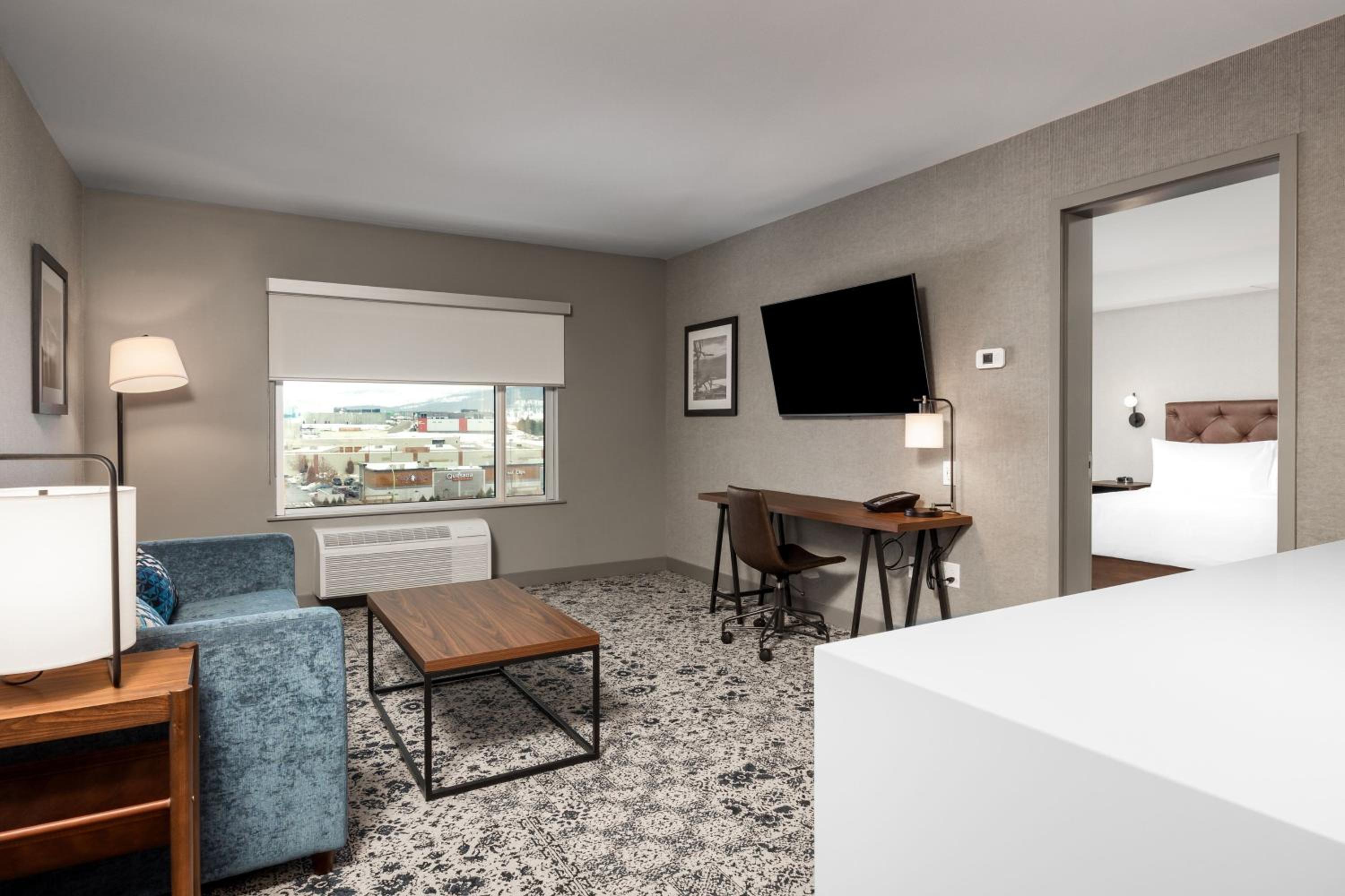 Premium 1 Bedroom Suite, 1 King, 1 Sofa bed