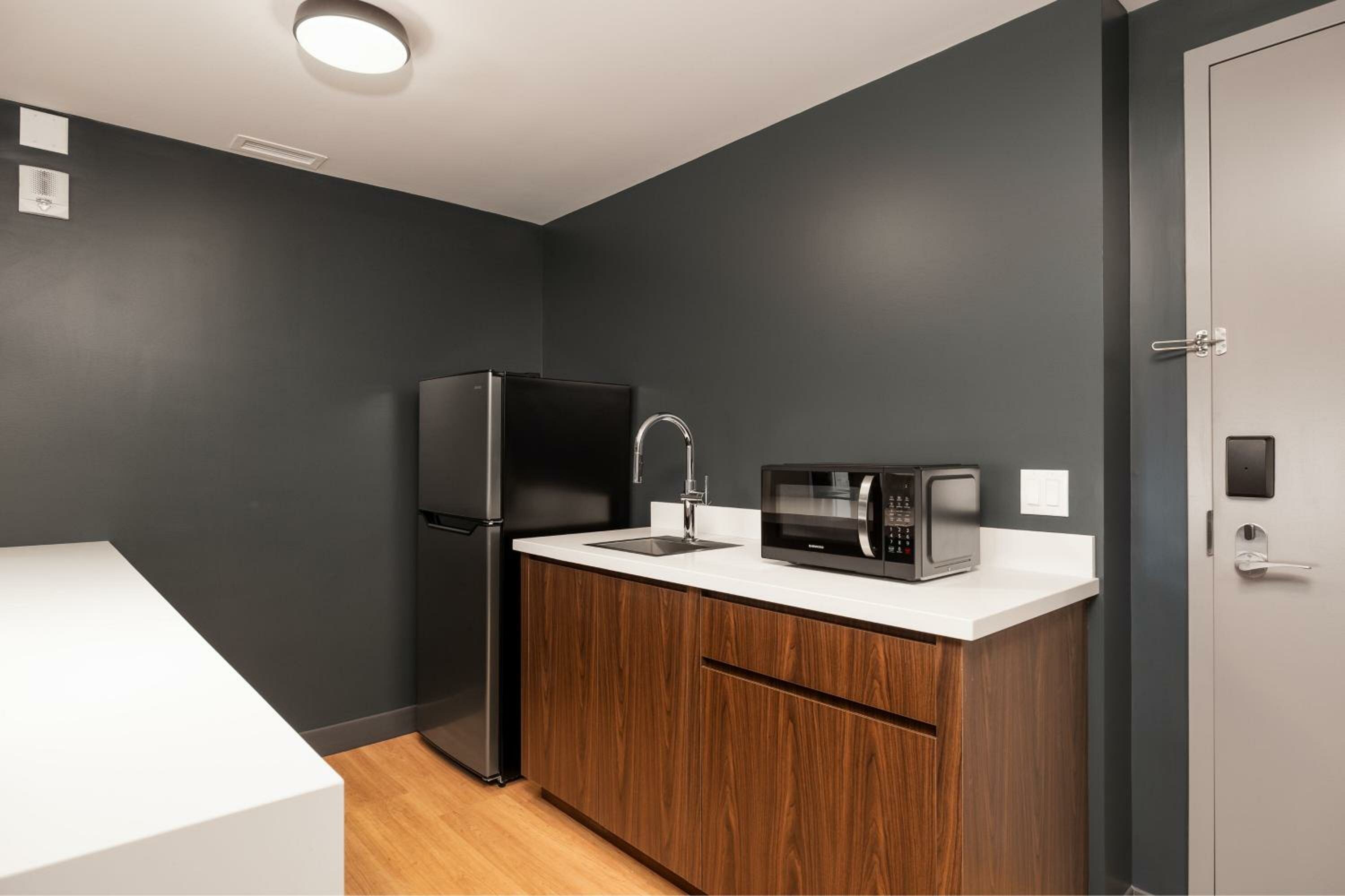 Premium 1 Bedroom Suite, 1 King, 1 Sofa bed