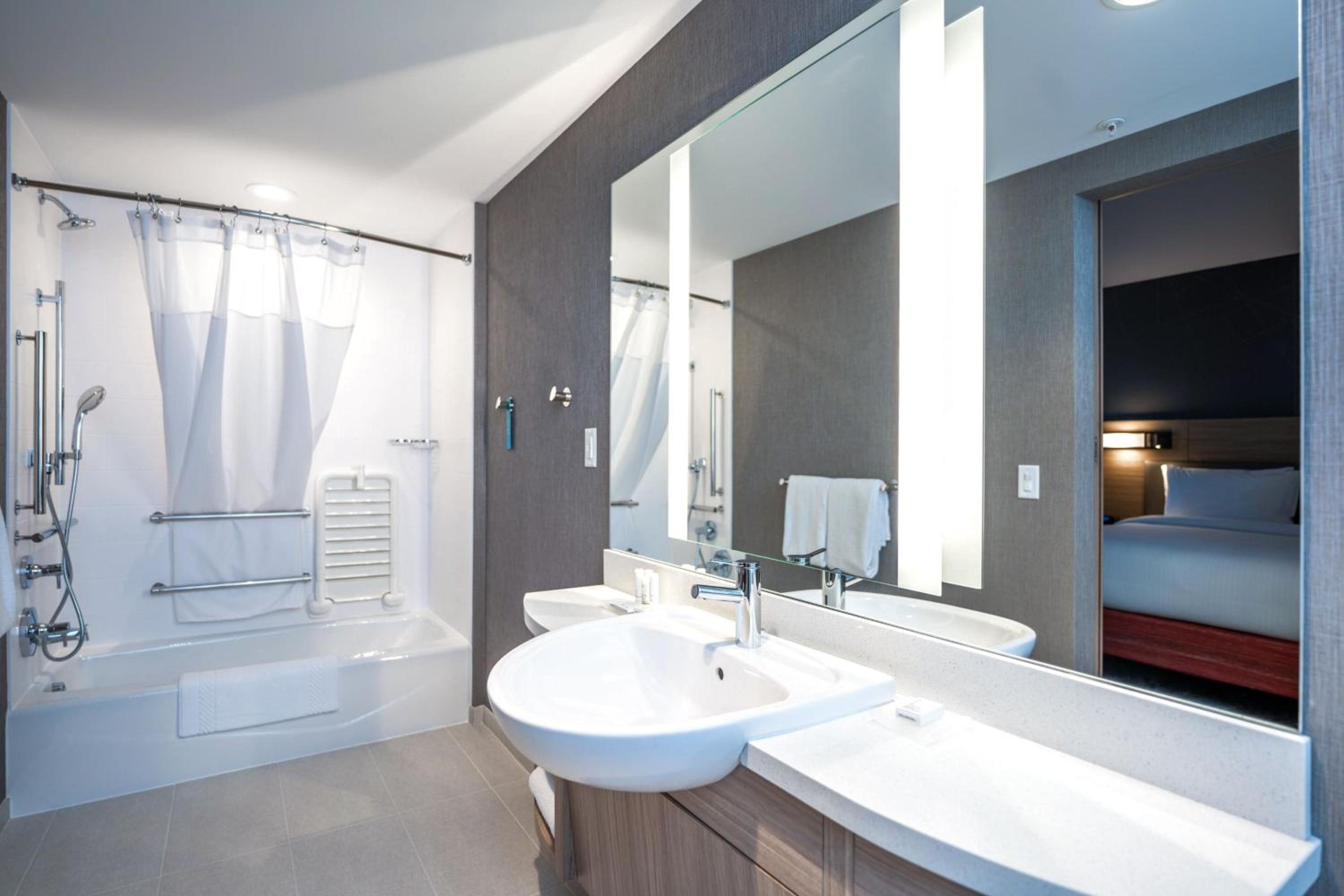 King Suite with Trundle Bed