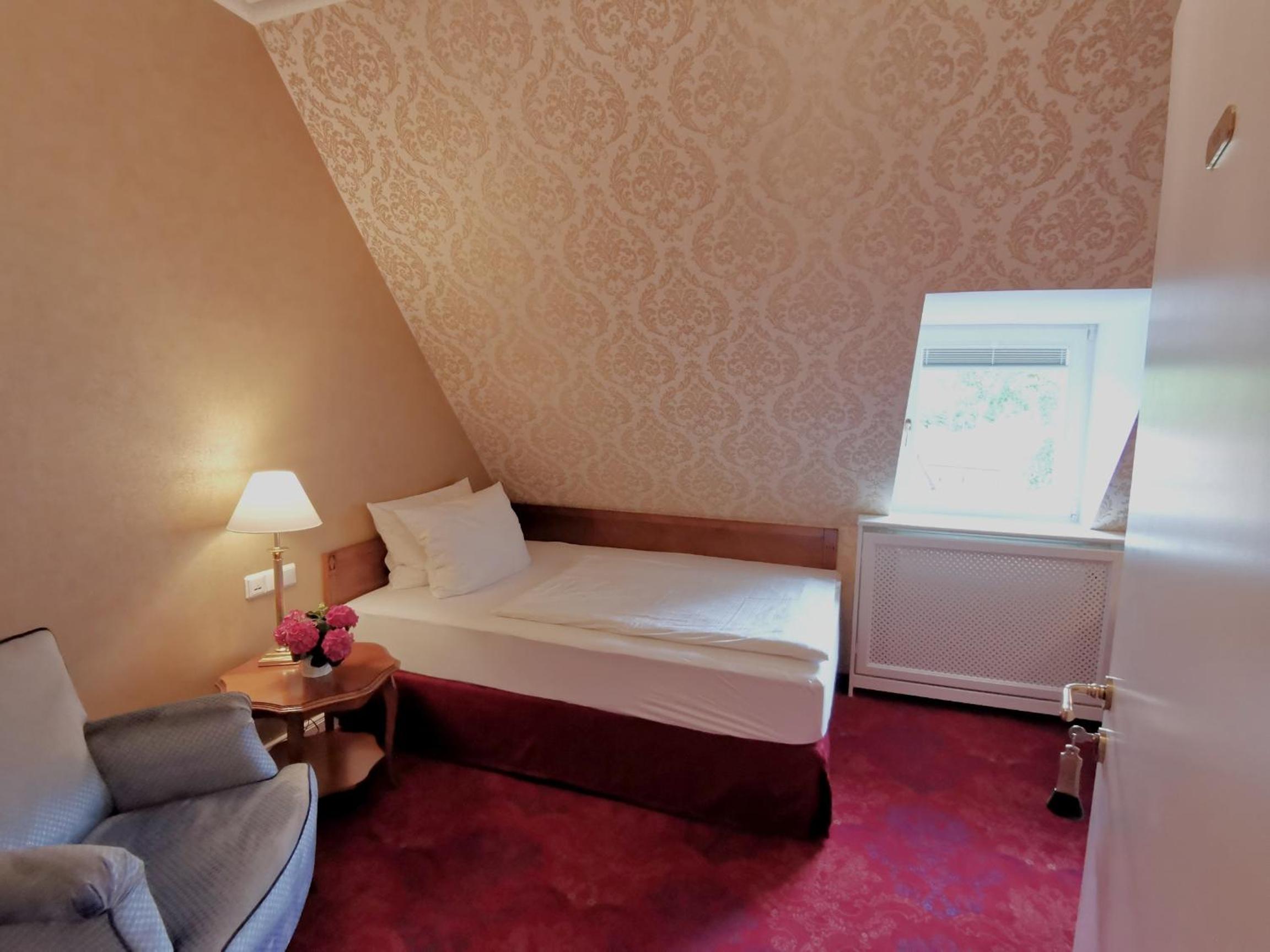 Deluxe Single Room + Child