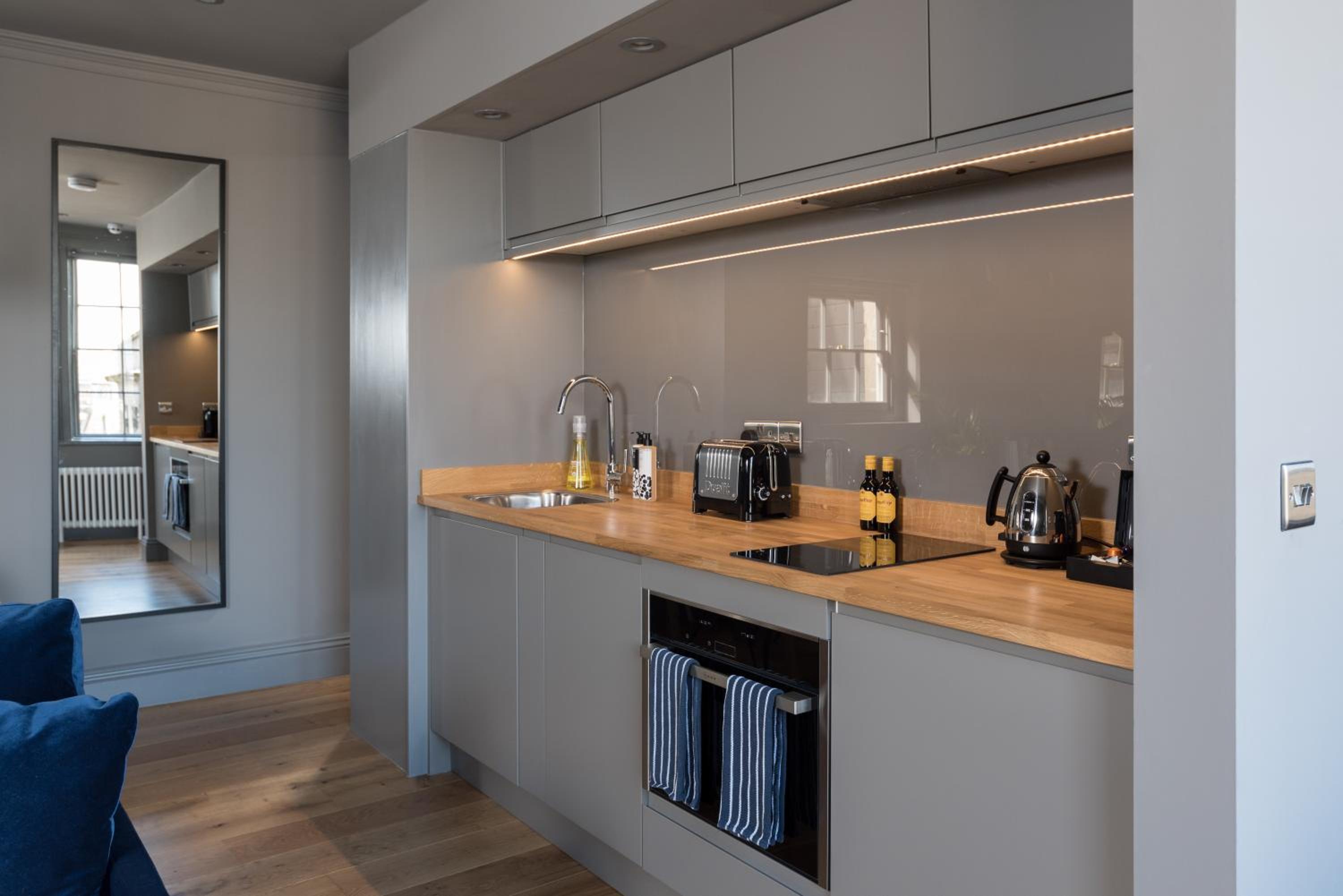 Deluxe Studio Apartment - Upper Floor