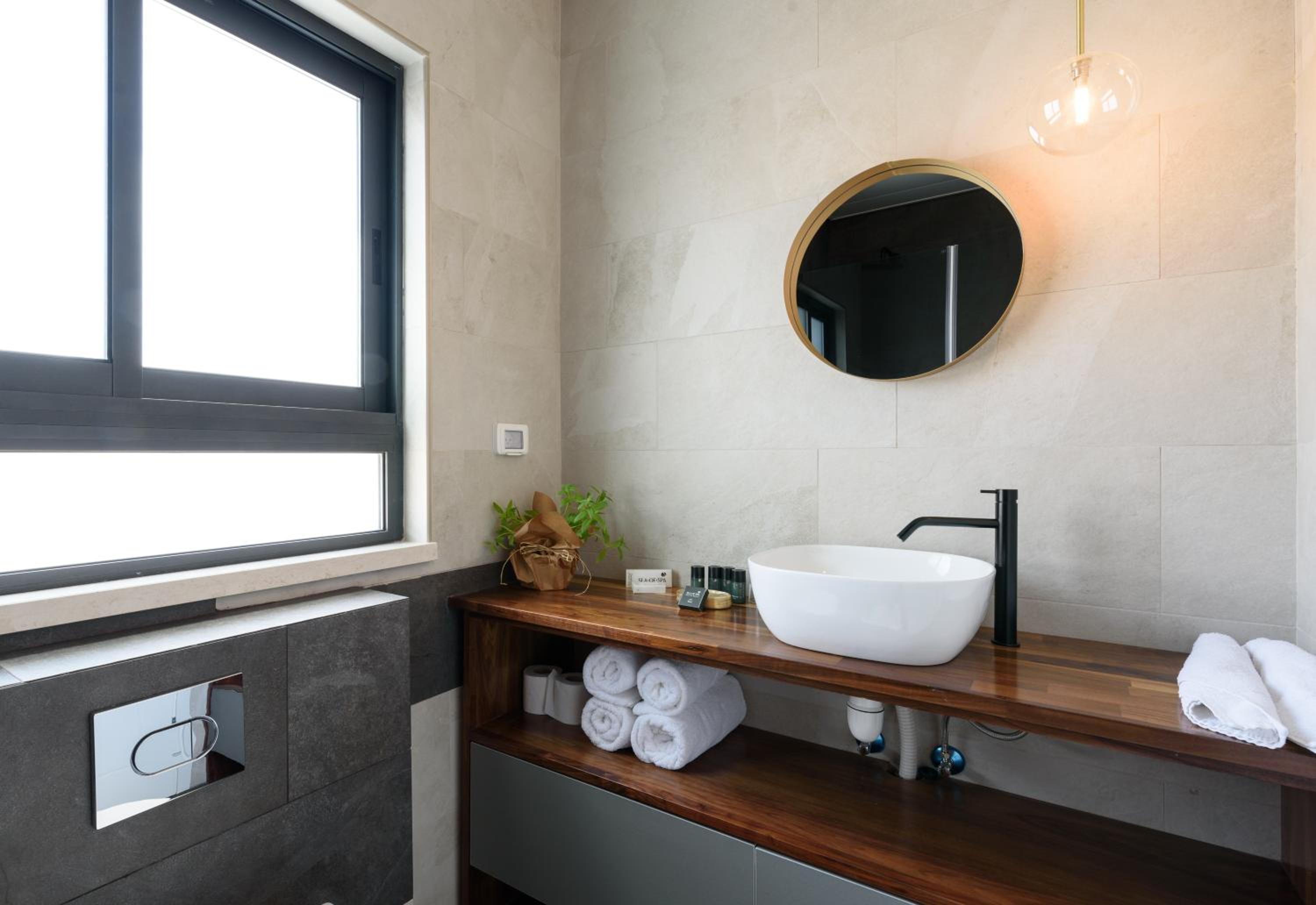 Deluxe One Bedroom Suite with Balcony