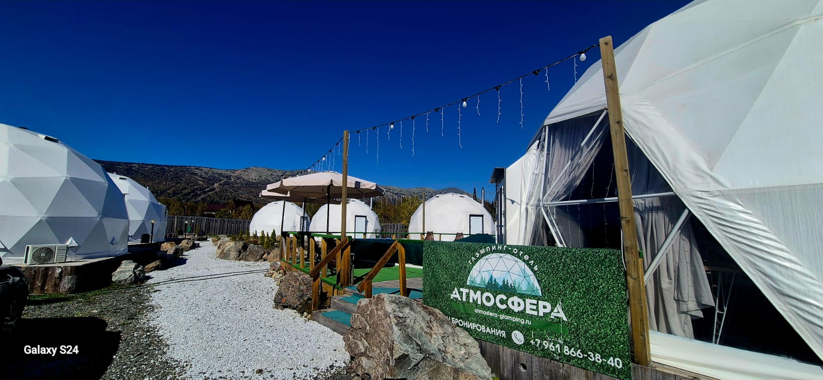 Трехместный номер с видом на горы