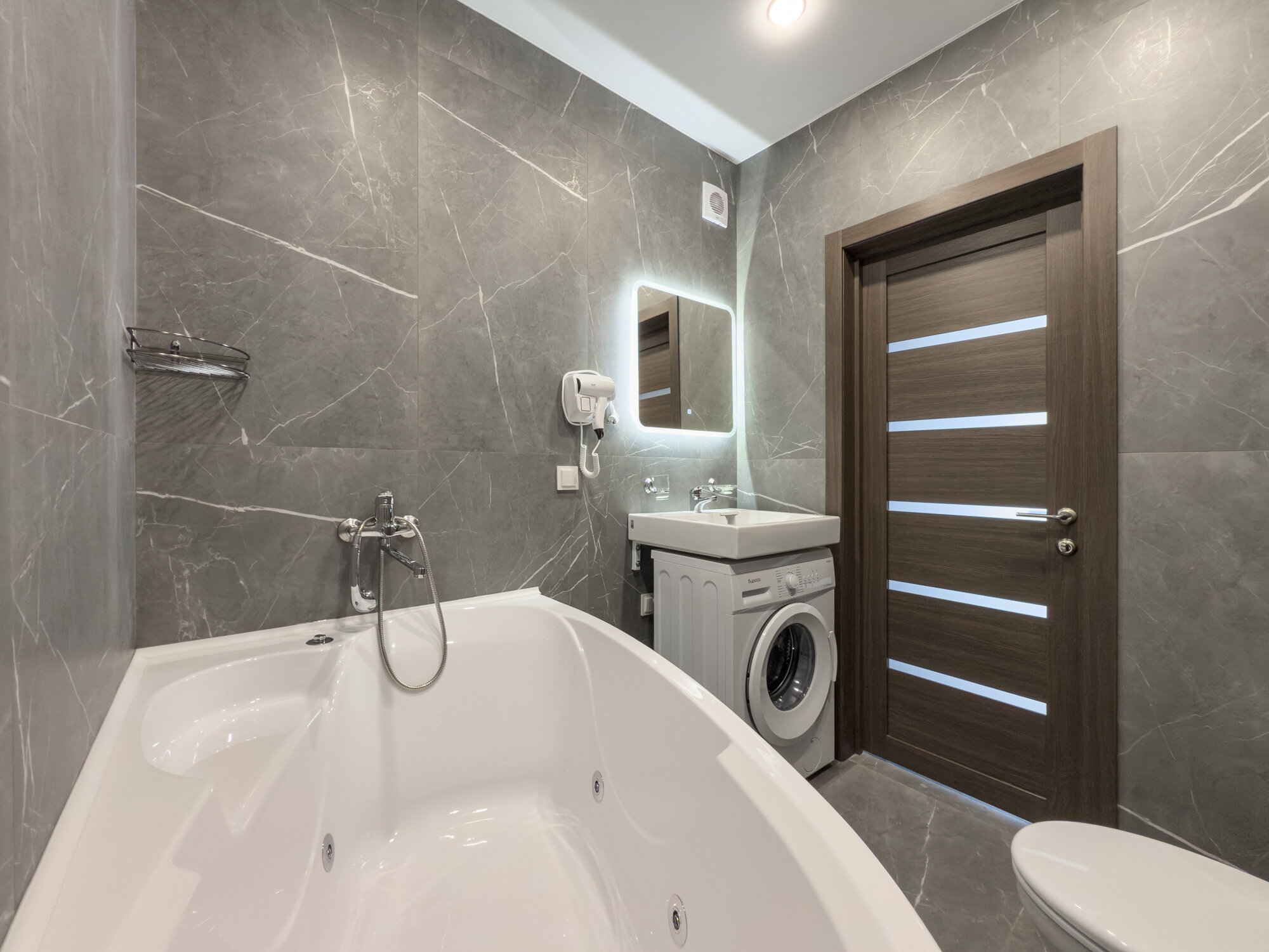 Полулюкс трёхместный с джакузи