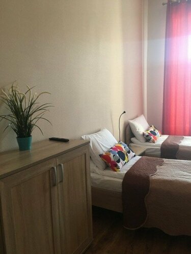 Двухместный номер с 2 отдельными кроватями и общей ванной комнатой