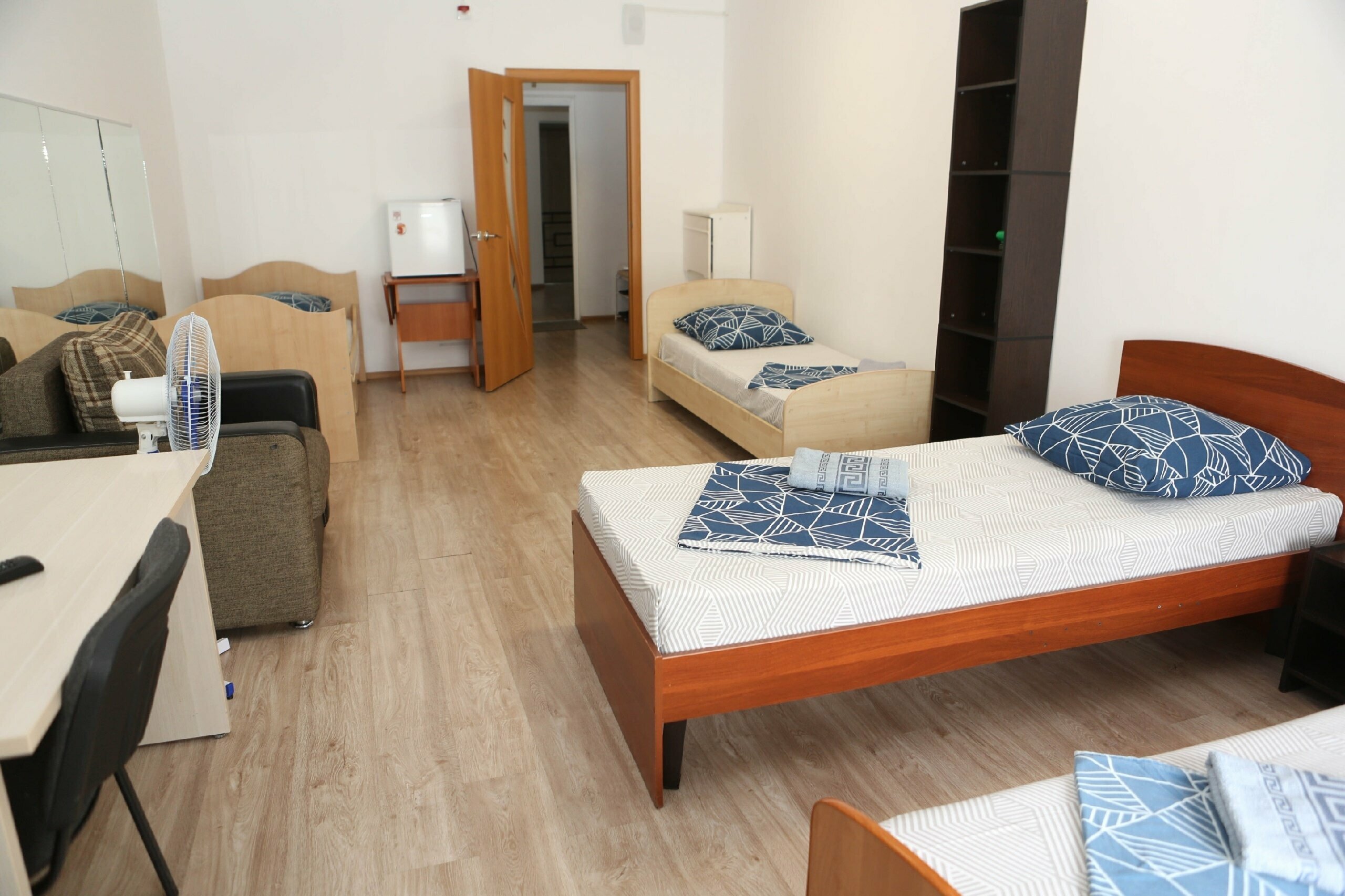 Четырехместный номер с ванной комнатой