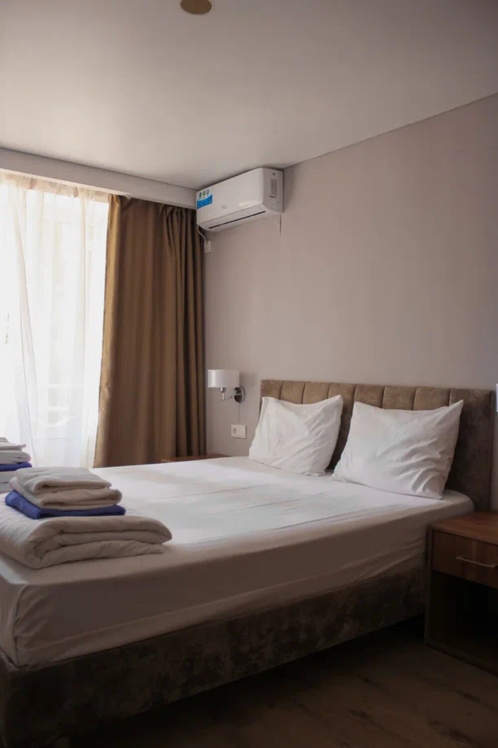 Стандарт трехместный двухкомнатный с балконом 2 корпус (с видом на парк)