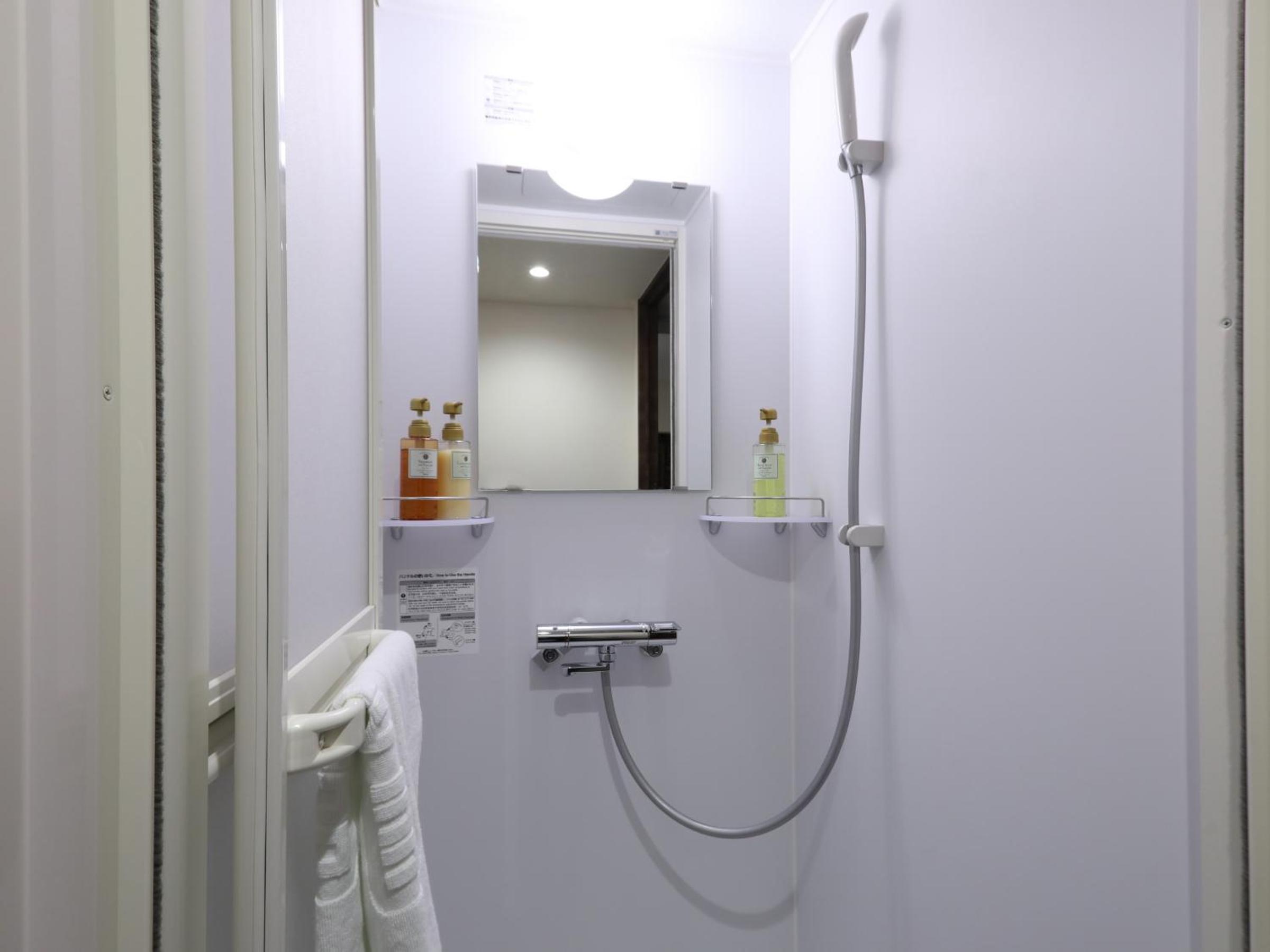 Moderate triple room