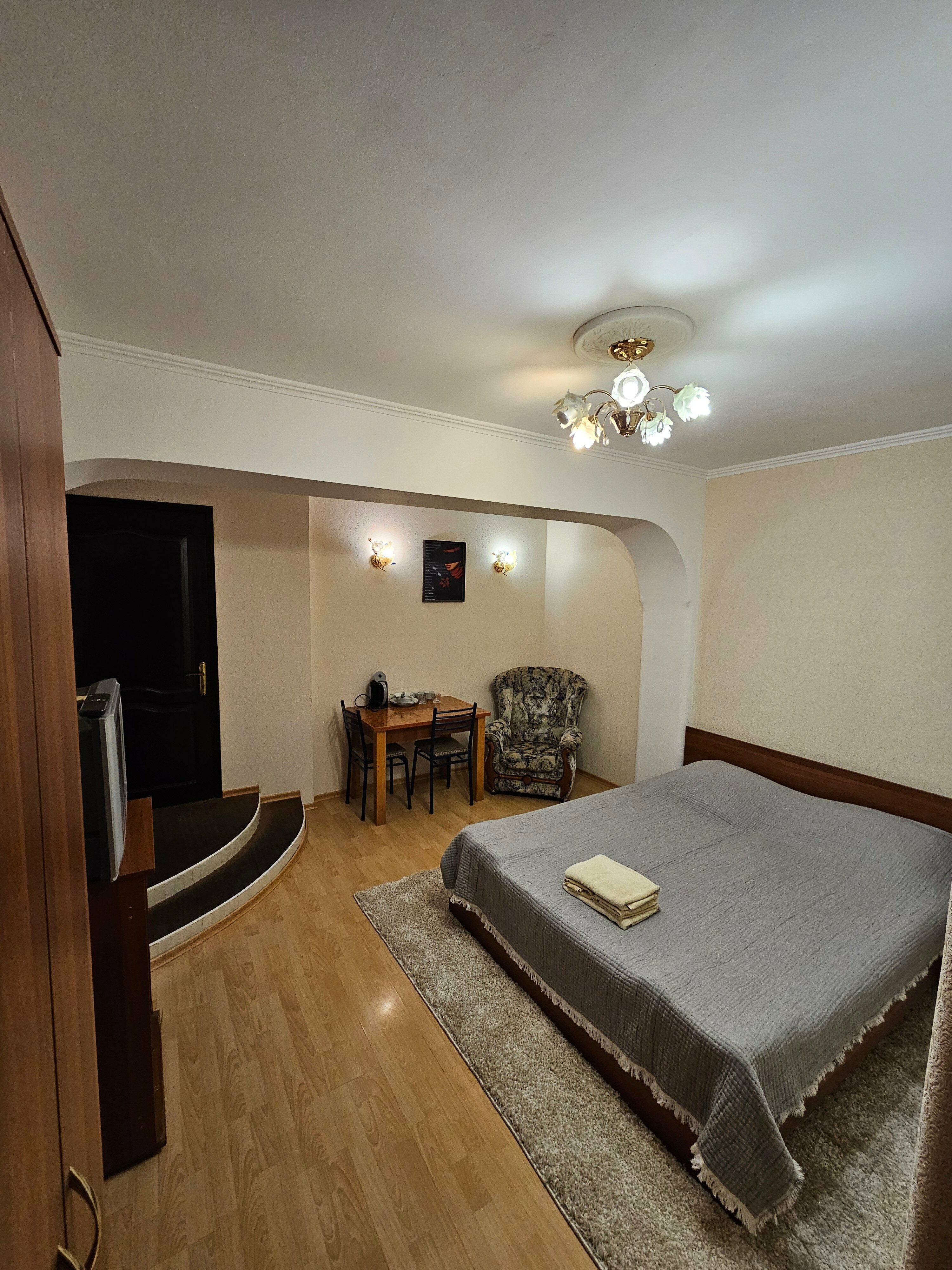 Двухместный номер эконом-класса с одной двухспальной кроватью (без вида на море)