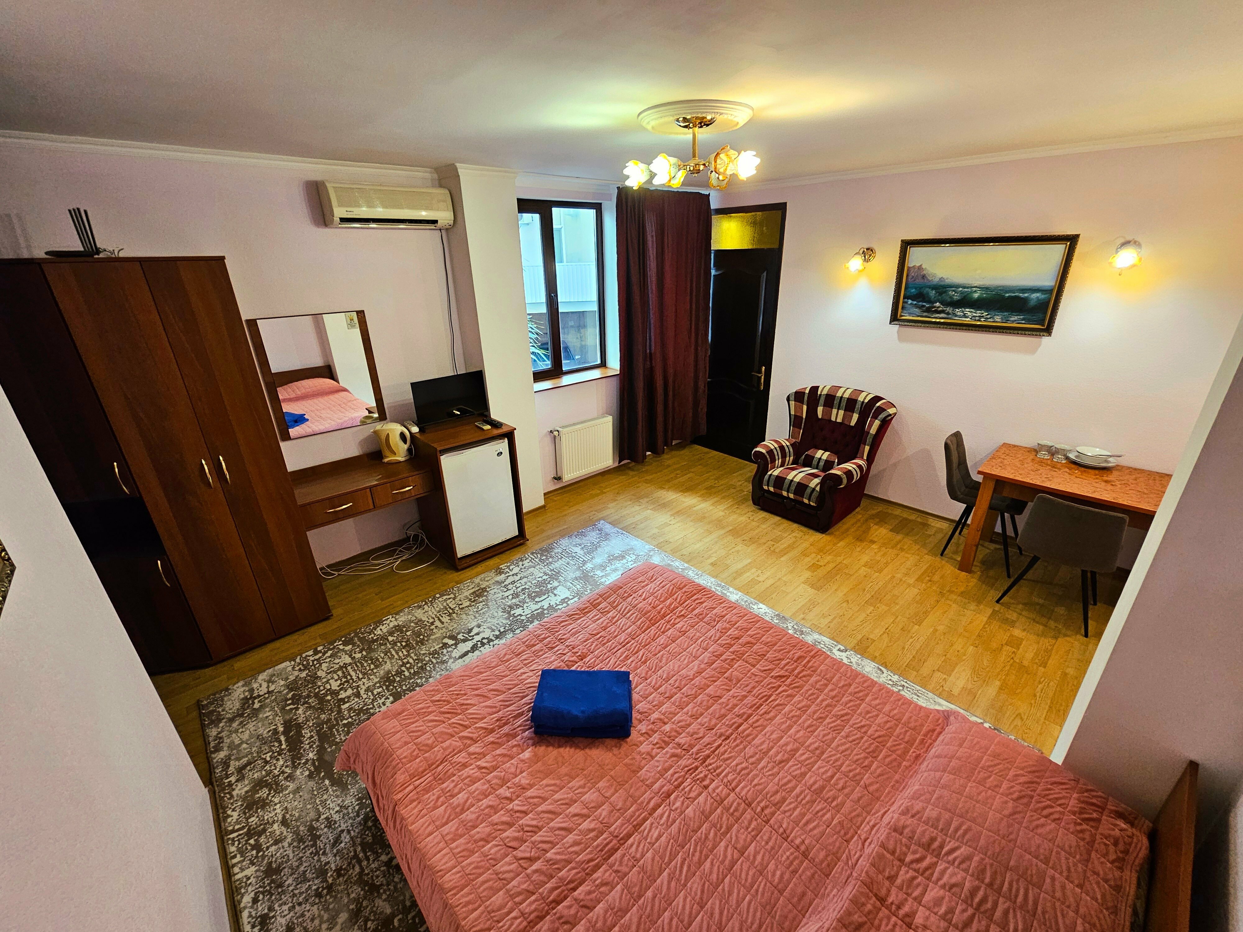 Стандартный двухместный с одной кроватью (без вида на море)