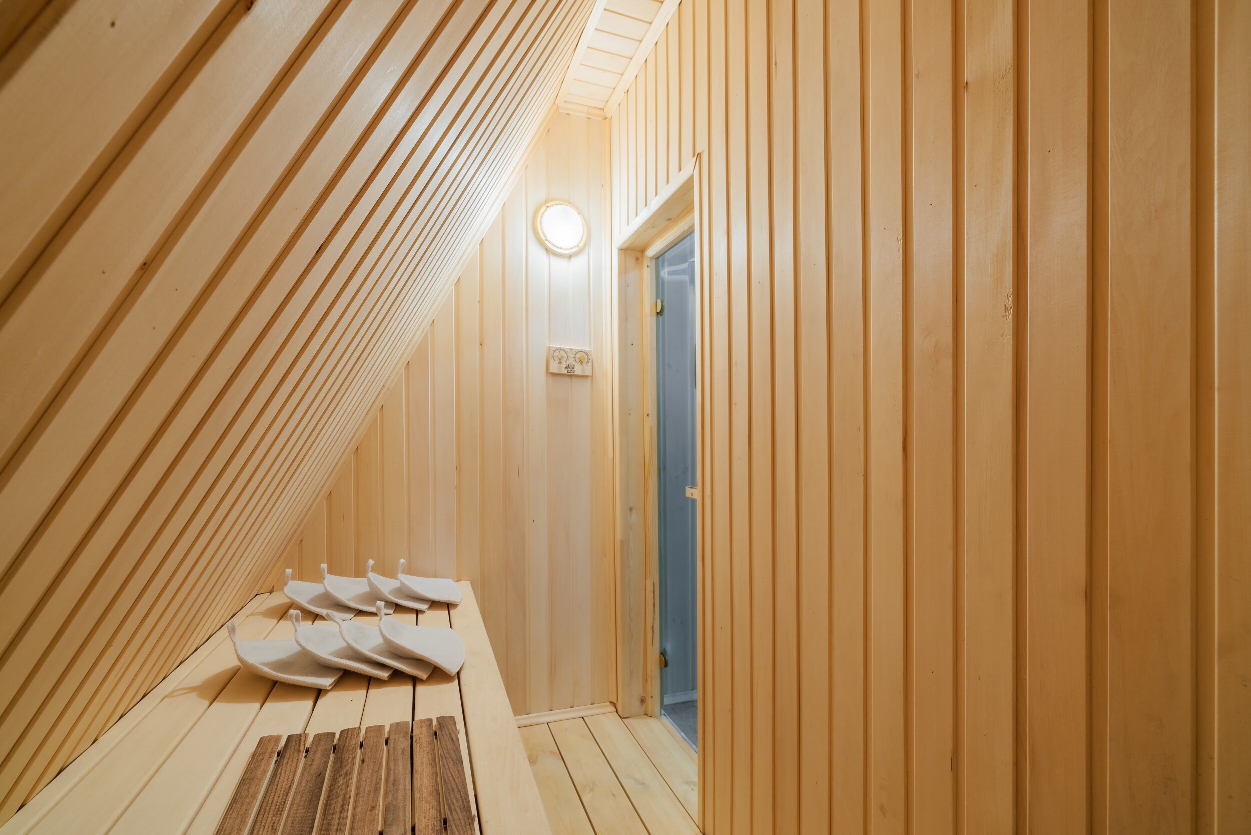 Коттедж 8-местный коттедж с кухней и сауной