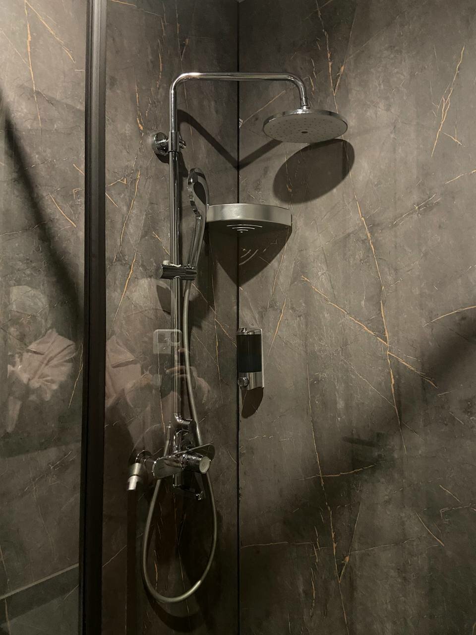 Двухместный номер с 1 двуспальной кроватью и окном