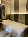 Двухместный номер с 2 односпальными кроватями без окна в Holiday Hotel