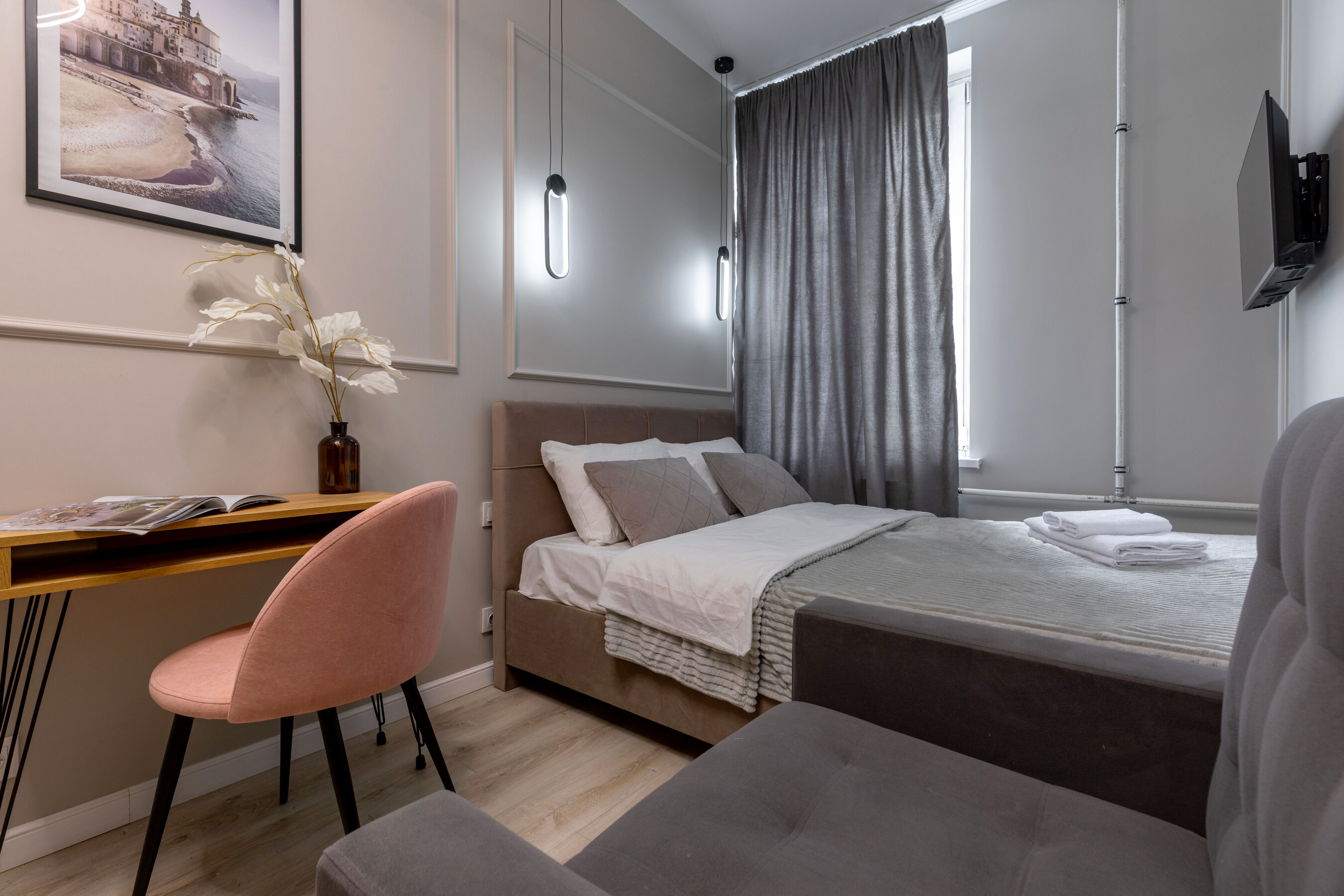 Улучшенный трехместный номер с видом во двор