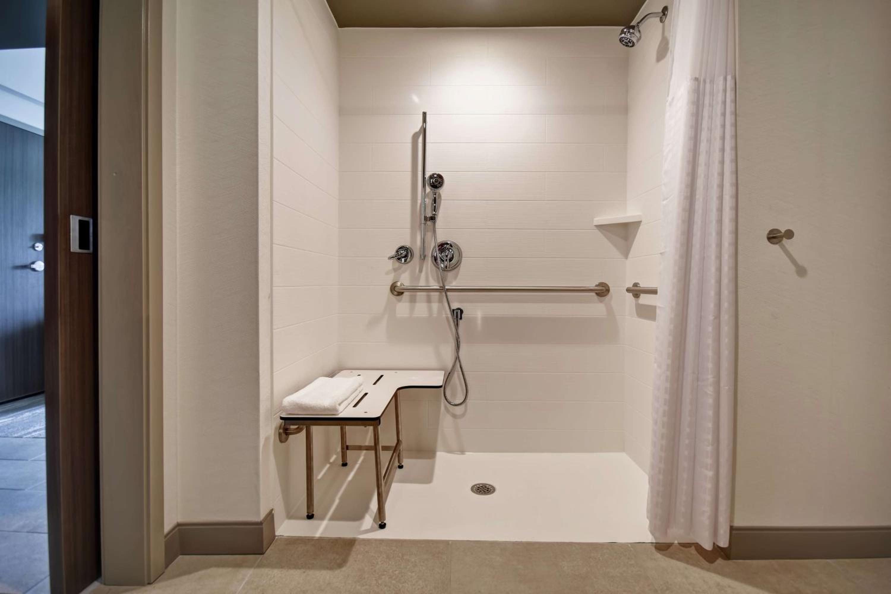 King Room with Roll-In Shower - Mobility Access