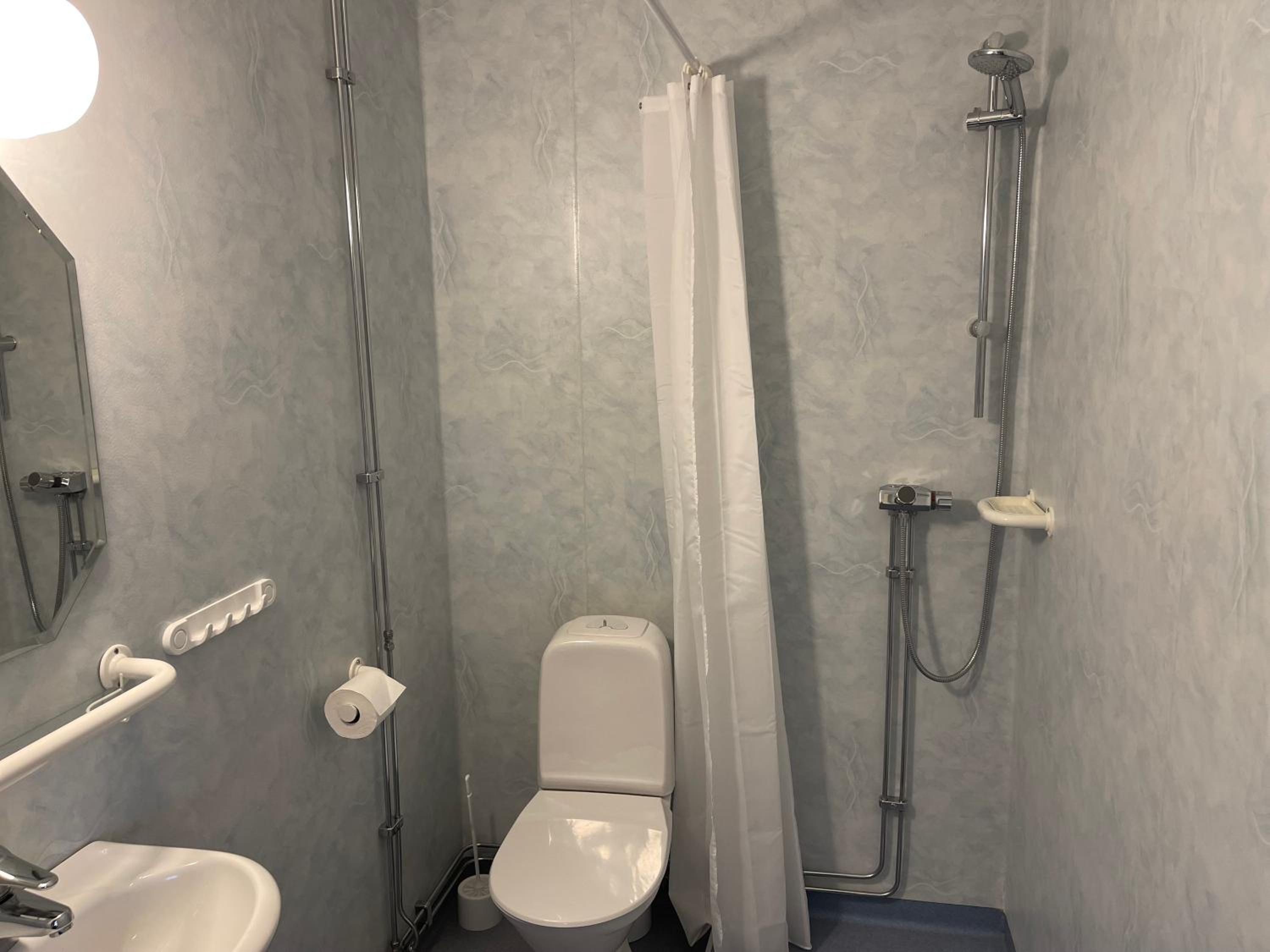 Family Room (2 Adults + 2 Children)