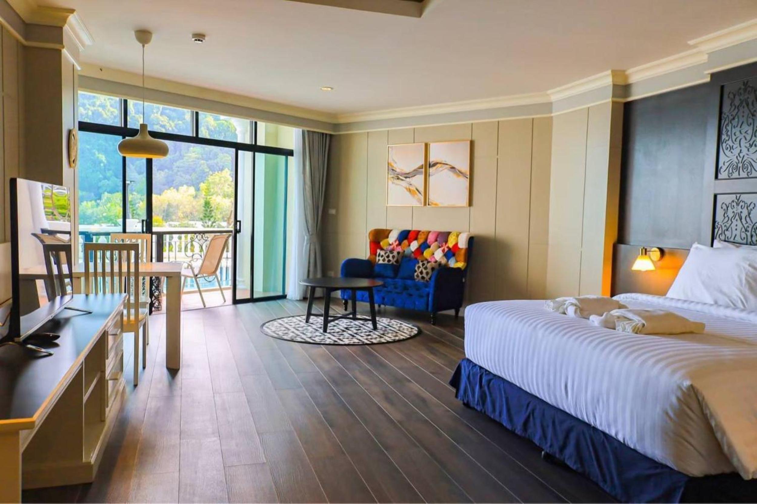 Deluxe Double Room with Pool Access