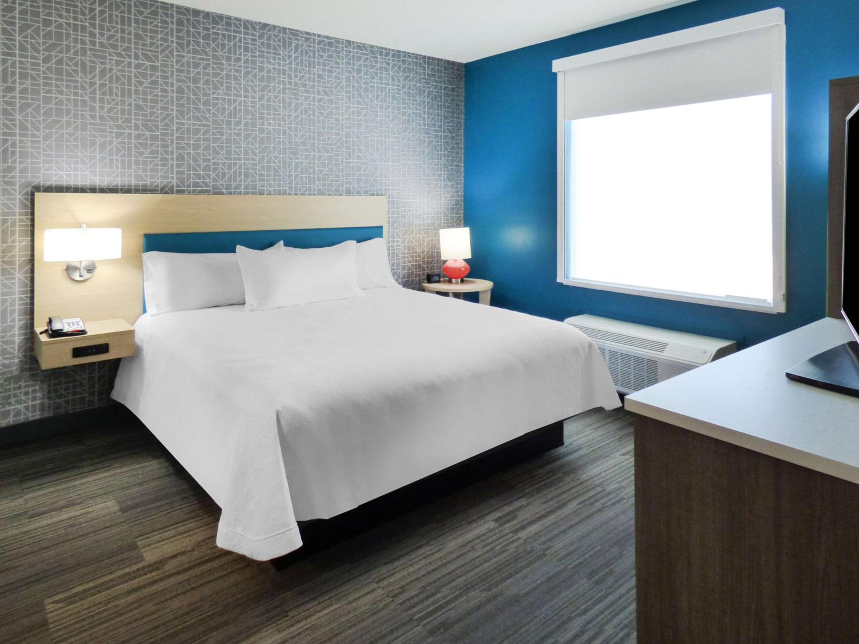 One-Bedroom King Suite - Non-Smoking