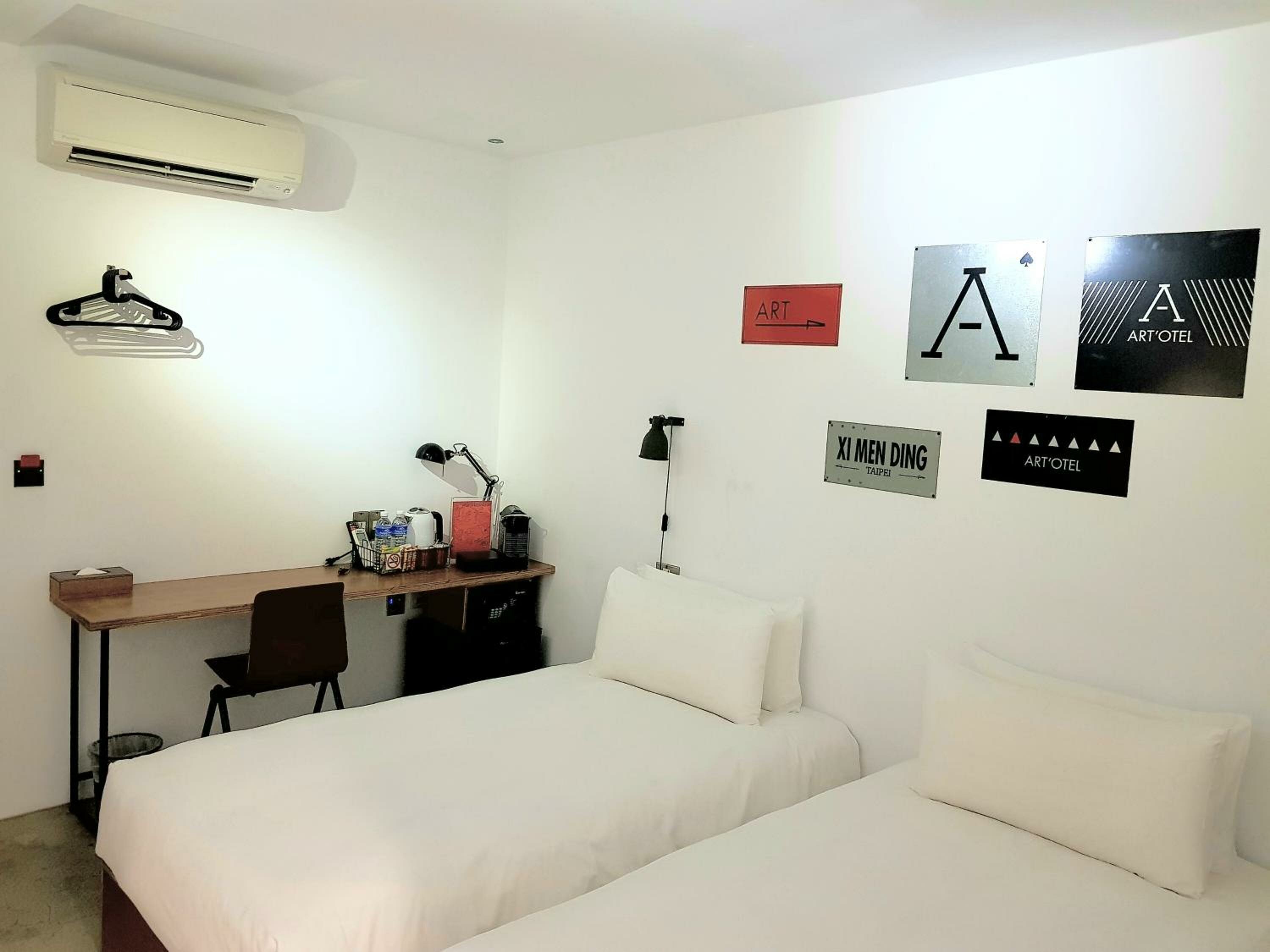 Medium Twin Room - No Window