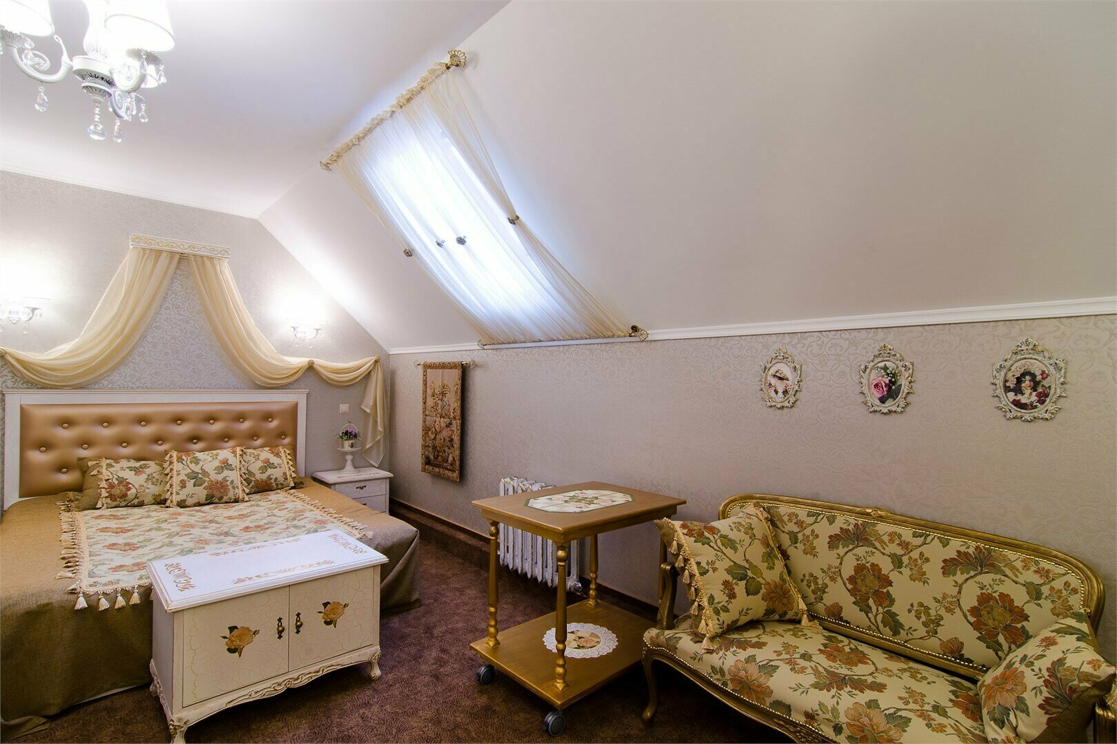 Двухкомнатный номер люкс "Шебби Шик"