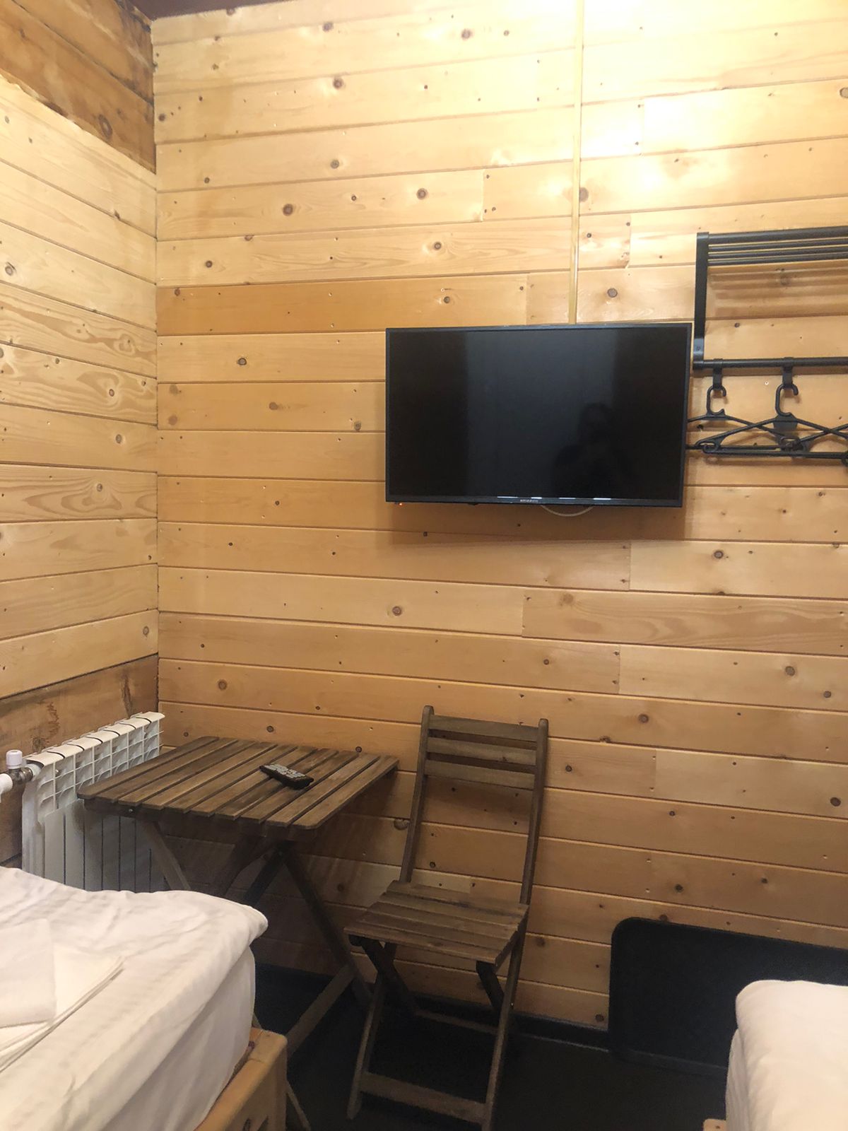 Небольшой двухместный номер с 2 отдельными кроватями