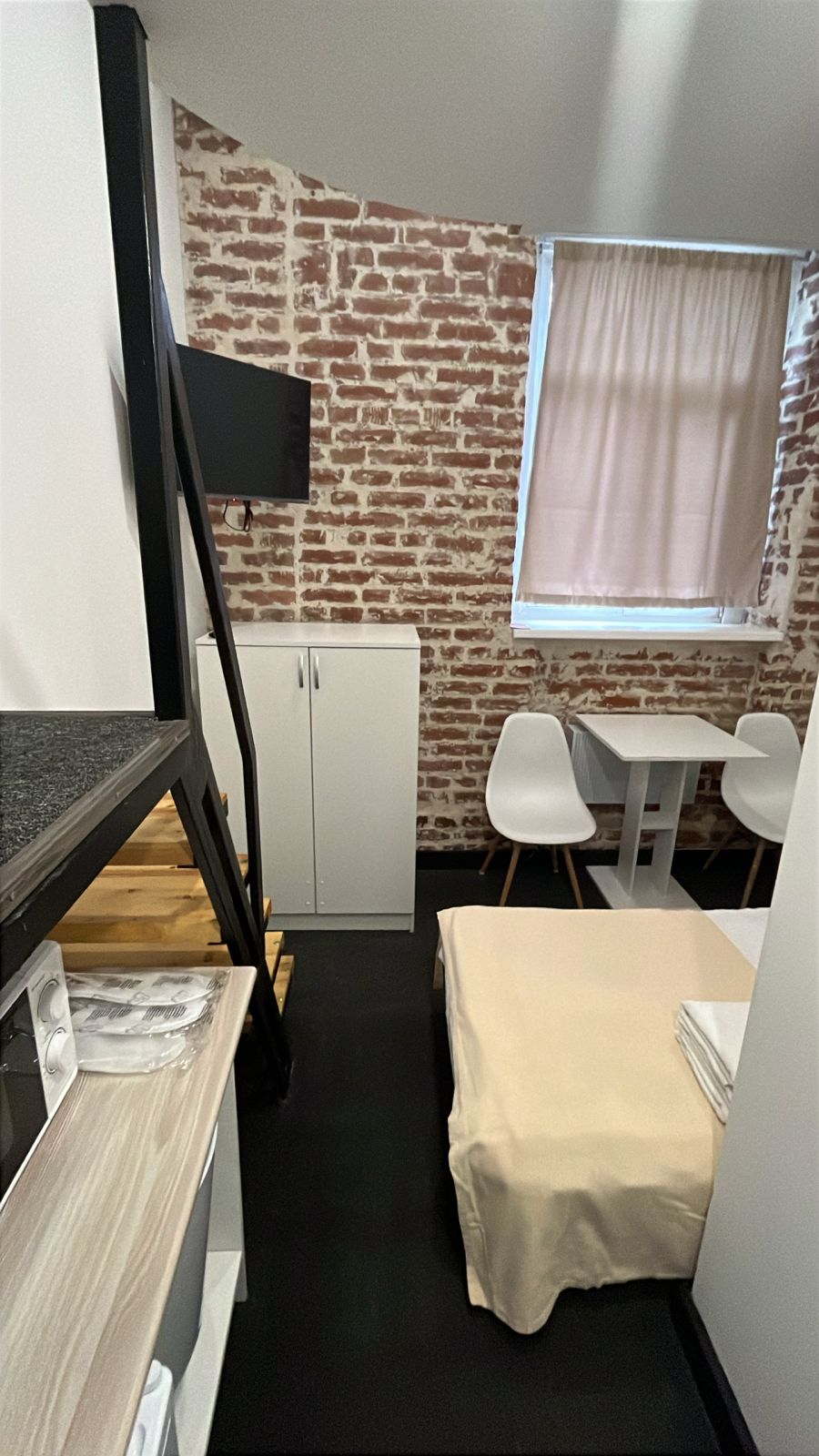 Трехместный номер лофт с двуспальной и раскладным креслом или кроватью