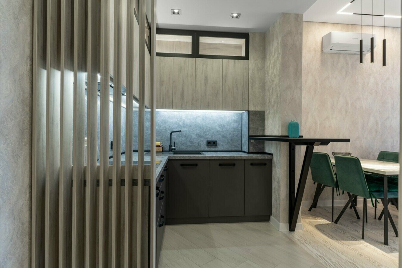 Двухкомнатный люкс с балконом! Дизайнерский ремонт! 5 минут до пляжа, центр Сочи!