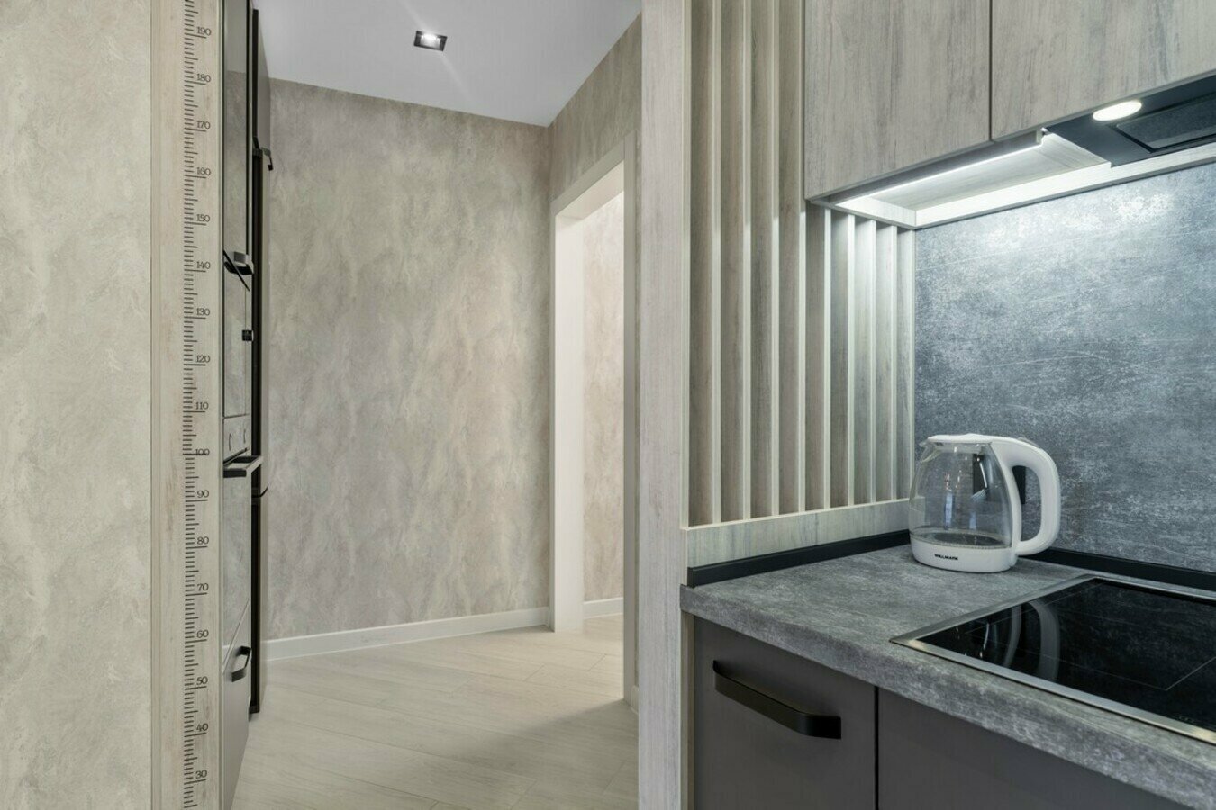 Двухкомнатный люкс с балконом! Дизайнерский ремонт! 5 минут до пляжа, центр Сочи!