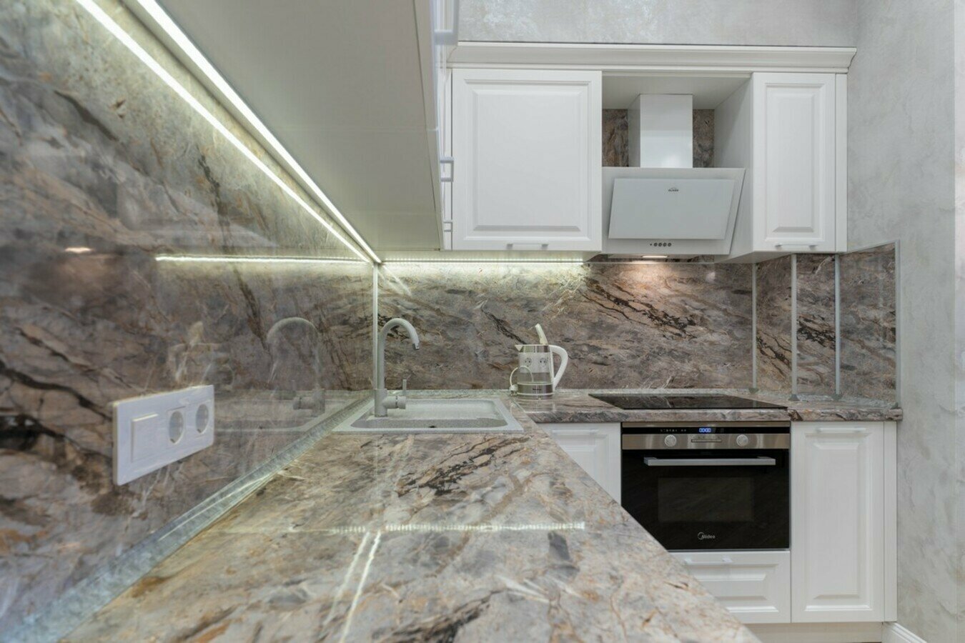 Трехкомнатный ЛЮКС с балконом! Прямой вид на море! Пляж и набережная в 5 минутах!