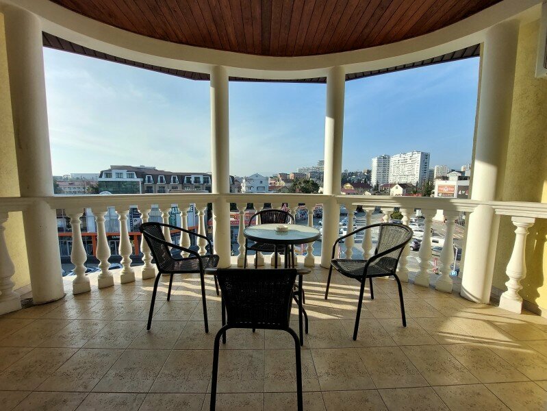 Апартаменты с балконом