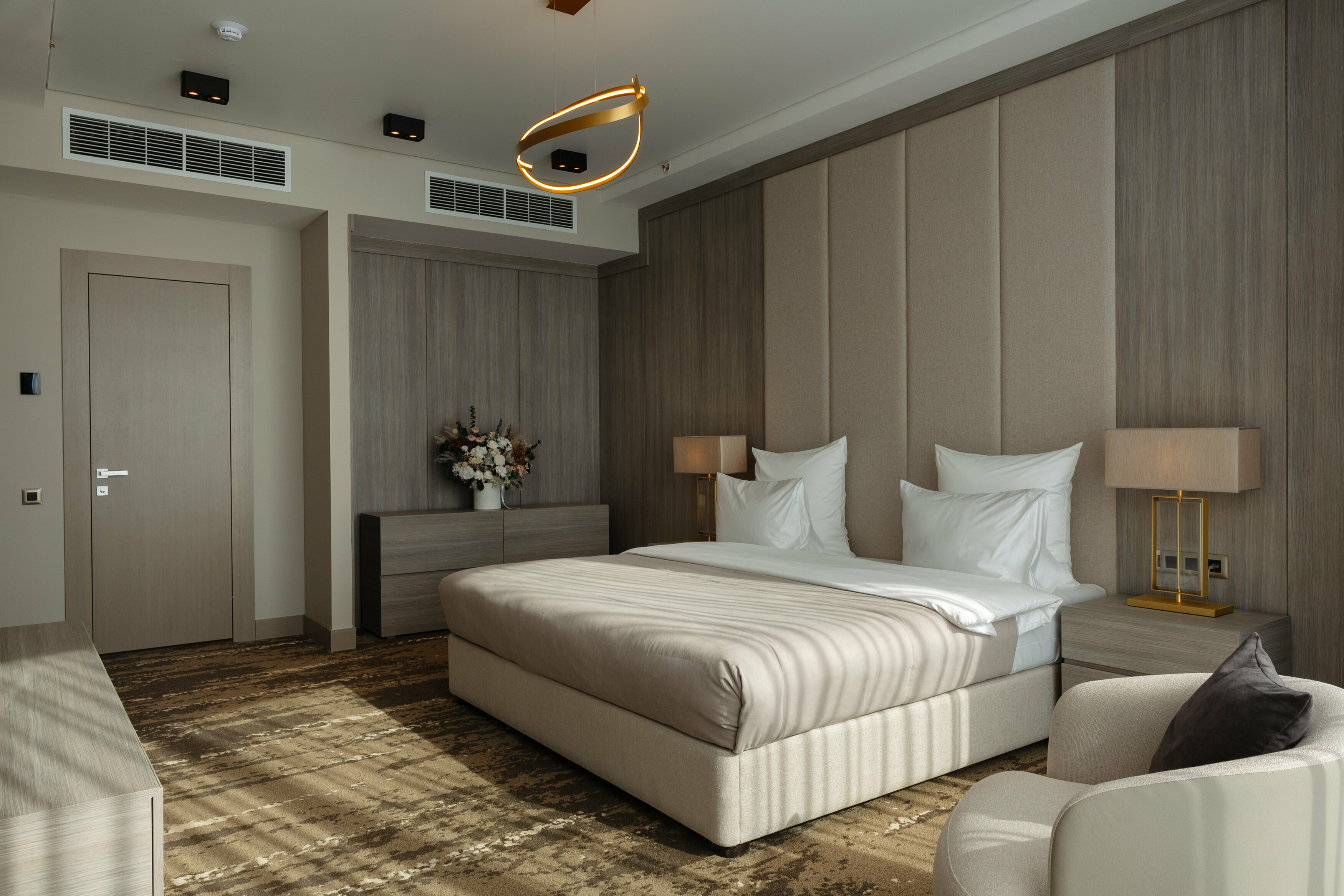 Гранд Люкс трехкомнатный с двумя двуспальными кроватями