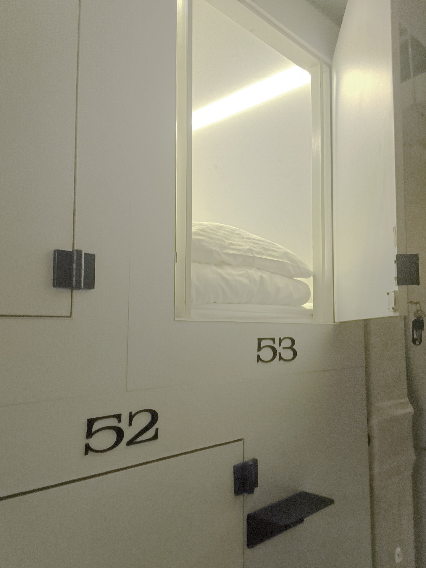 1-местная верхняя капсула. Спокойная атмосфера без шумных соседей и алкоголя. Необходим паспорт!