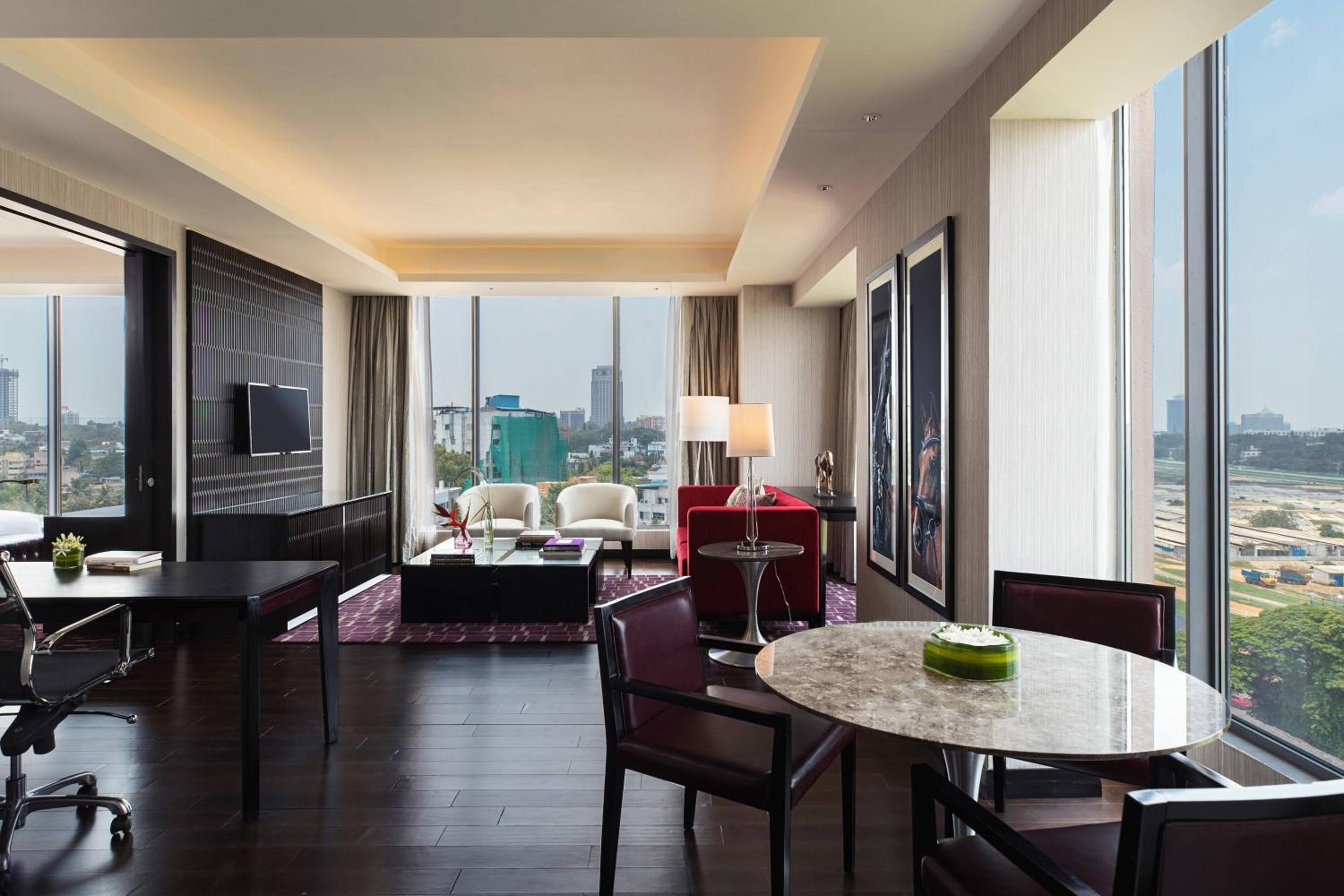 One-Bedroom Suite - Executive Lounge Access