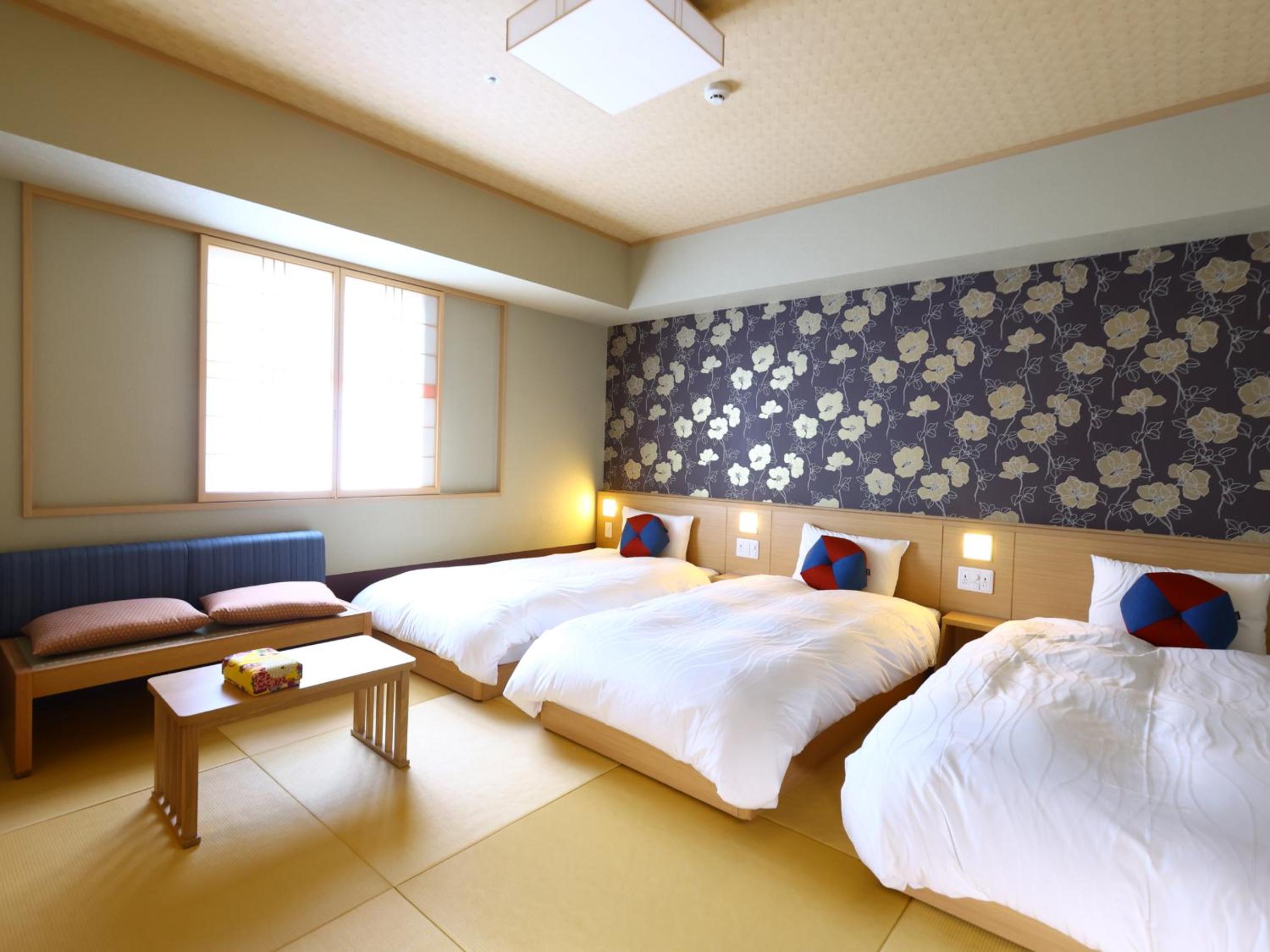 Moderate triple room