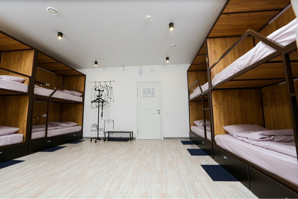 Общий номер для мужчин и женщин с 8 кроватями