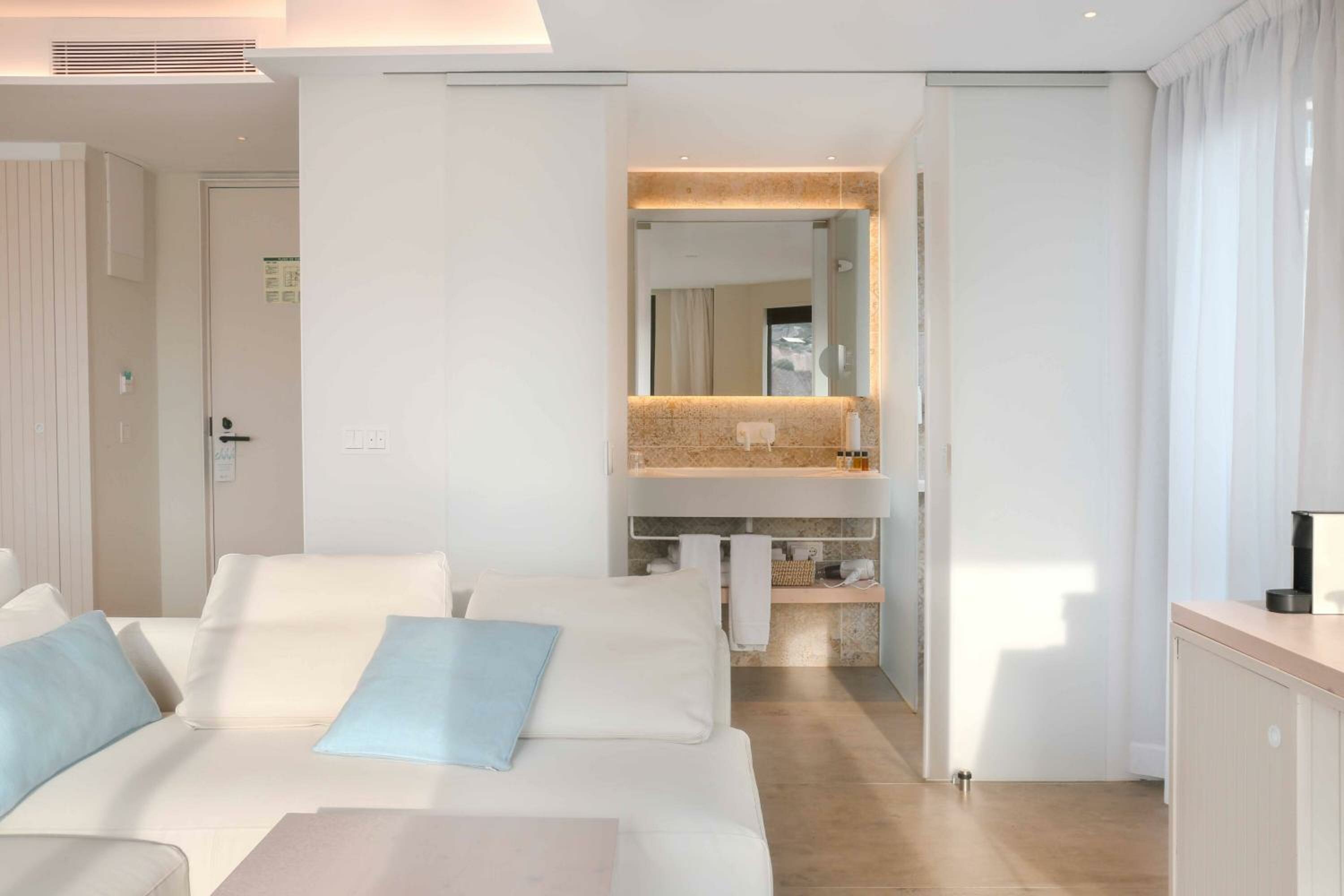 Deluxe Suite with Sea View